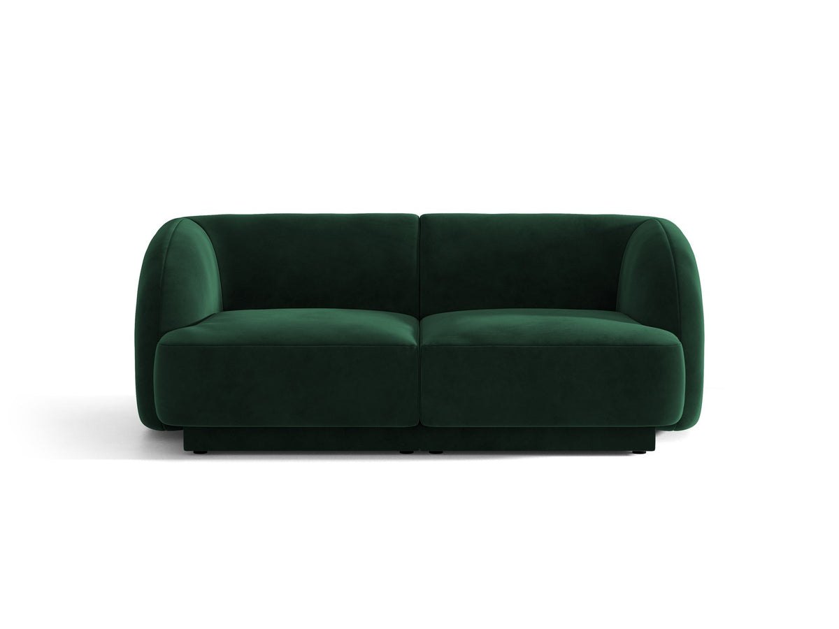 Dunkelbeiges 2er Sofa Miley von Micadoni mit Bluvel-Stoffbezug, schwarzen Kunststoffbeinen und flacher Rückenlehne, freigestellt fotografiert.