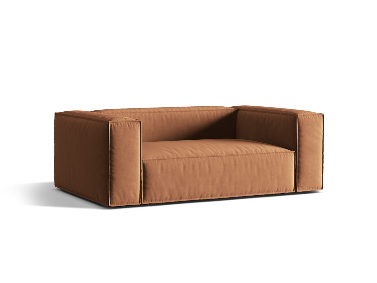 Nuria Velour Sofa 2 Sitzer in Honey-Paris präsentiert im Onlineshop von KAQTU Design AG. 2er Sofa ist von Micadoni