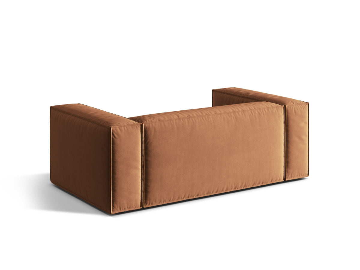 Nuria Velour Sofa 2 Sitzer in Honey-Paris präsentiert im Onlineshop von KAQTU Design AG. 2er Sofa ist von Micadoni
