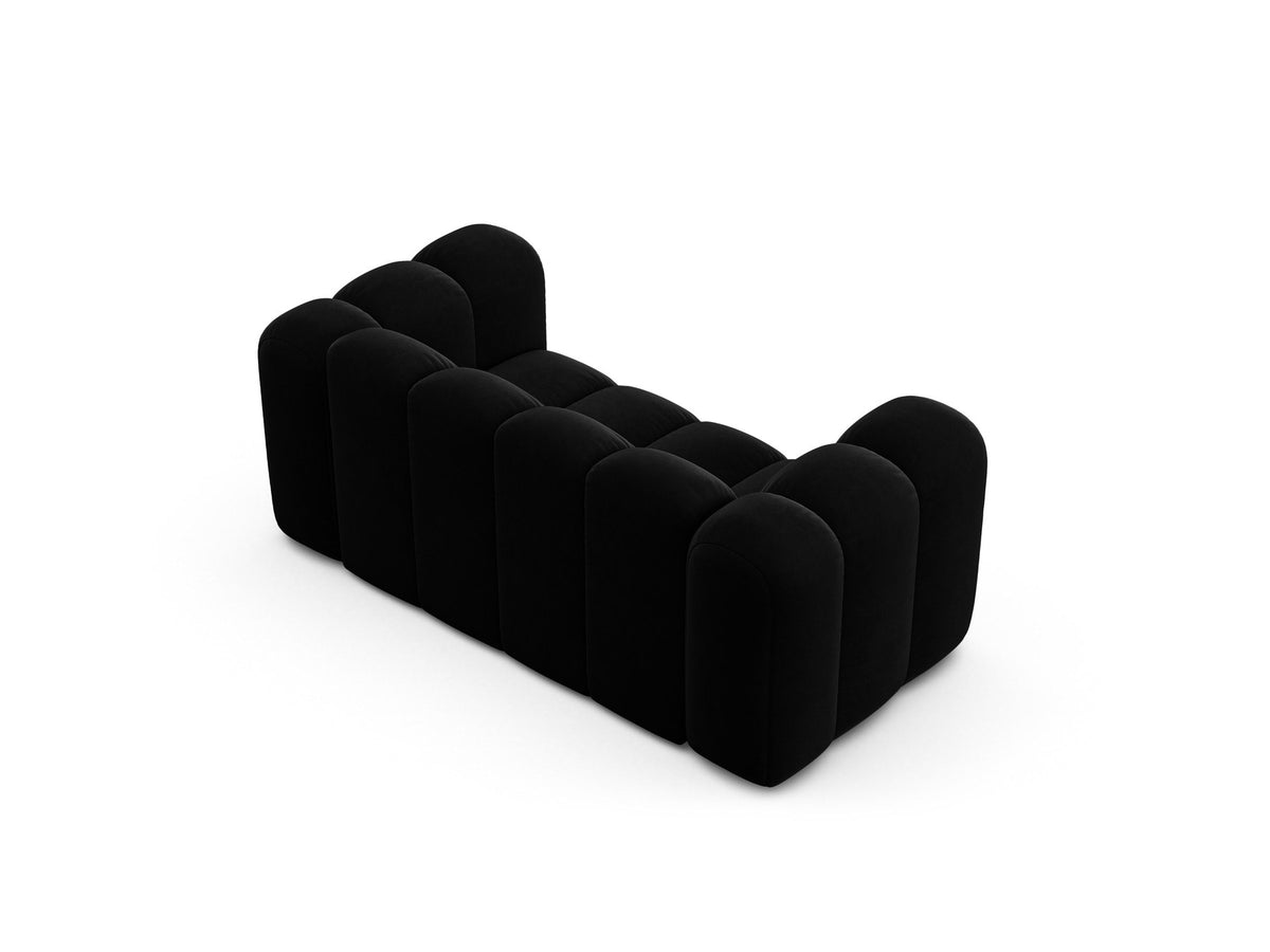 Produktfoto des Lupine Modularen 2er Sofas von Micadoni in leichtem Beige mit Venus-Samtstoff und schwarzen Kunststoffbeinen.