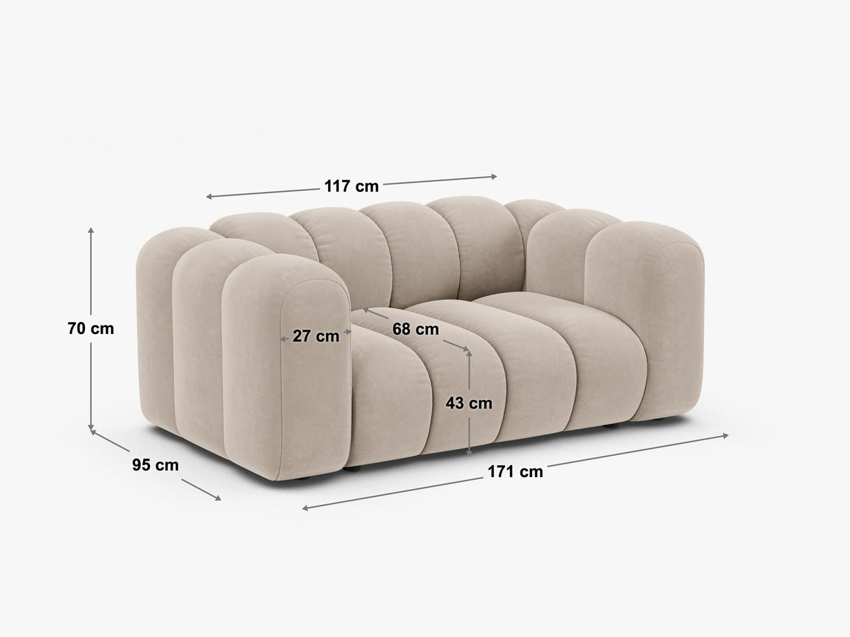 Produktfoto des Lupine Modularen 2er Sofas von Micadoni in leichtem Beige mit Venus-Samtstoff und schwarzen Kunststoffbeinen.