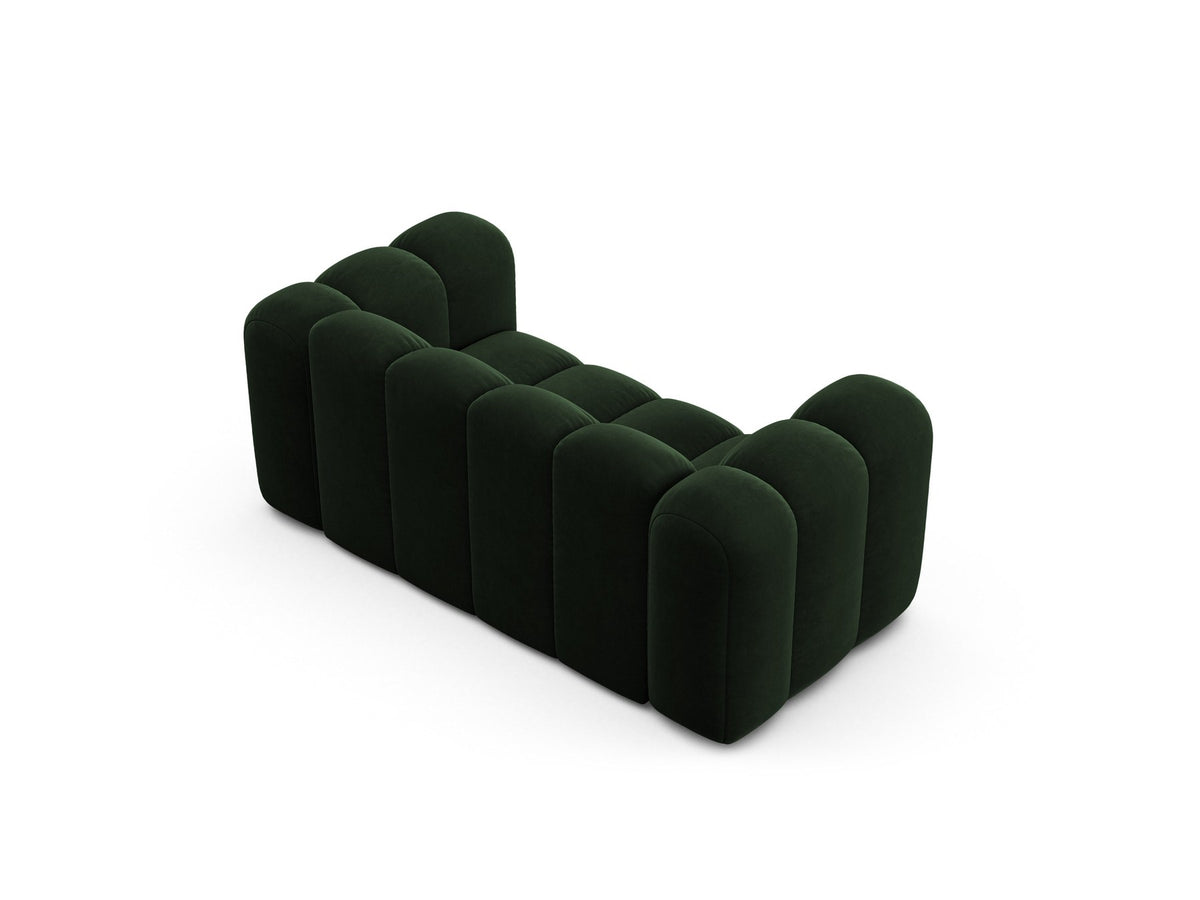 Produktfoto des Lupine Modularen 2er Sofas von Micadoni in leichtem Beige mit Venus-Samtstoff und schwarzen Kunststoffbeinen.
