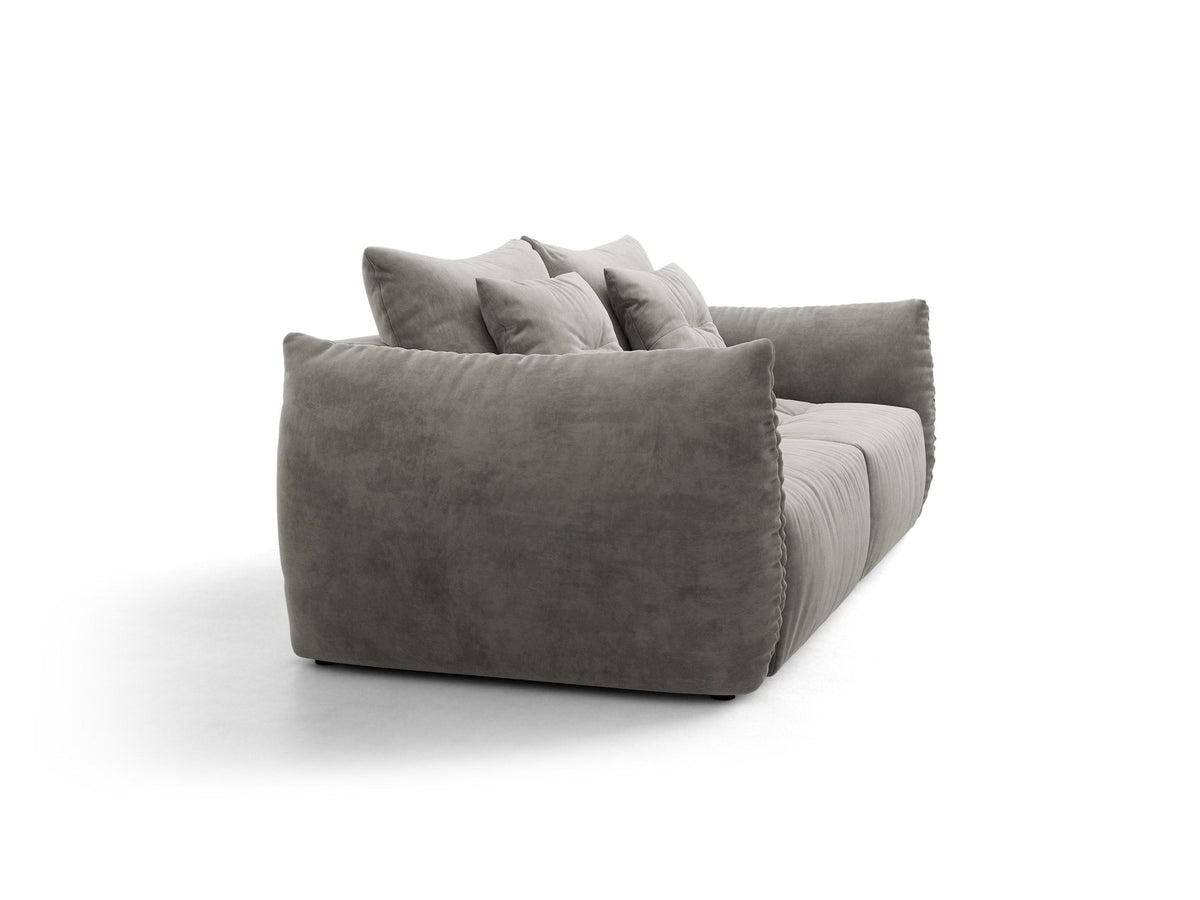 Beiges 3er Sofa Bloom von Micadoni aus samtigem Casino-Stoff mit schwarzen Kunststoffbeinen, ausklappbarer Bettfunktion und Stauraumfach.