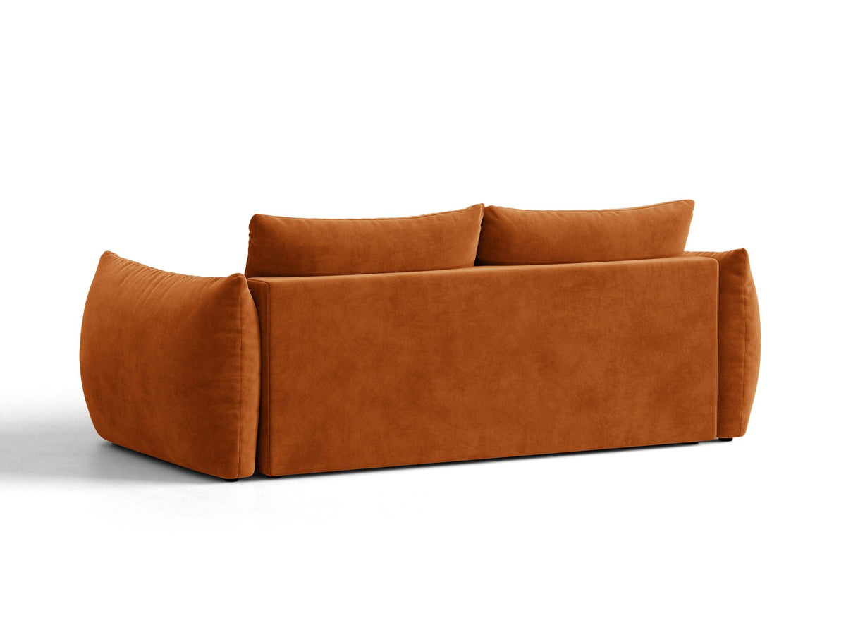 Beiges 3er Sofa Bloom von Micadoni aus samtigem Casino-Stoff mit schwarzen Kunststoffbeinen, ausklappbarer Bettfunktion und Stauraumfach.