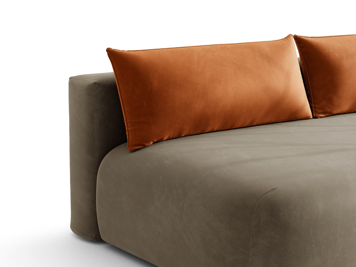 Beiges 3er Sofa Hena von Micadoni mit Chenille-Stoff, abgerundeter Form ohne Armlehnen, Kunststoffbeinen und sichtbarem Bettkasten.
