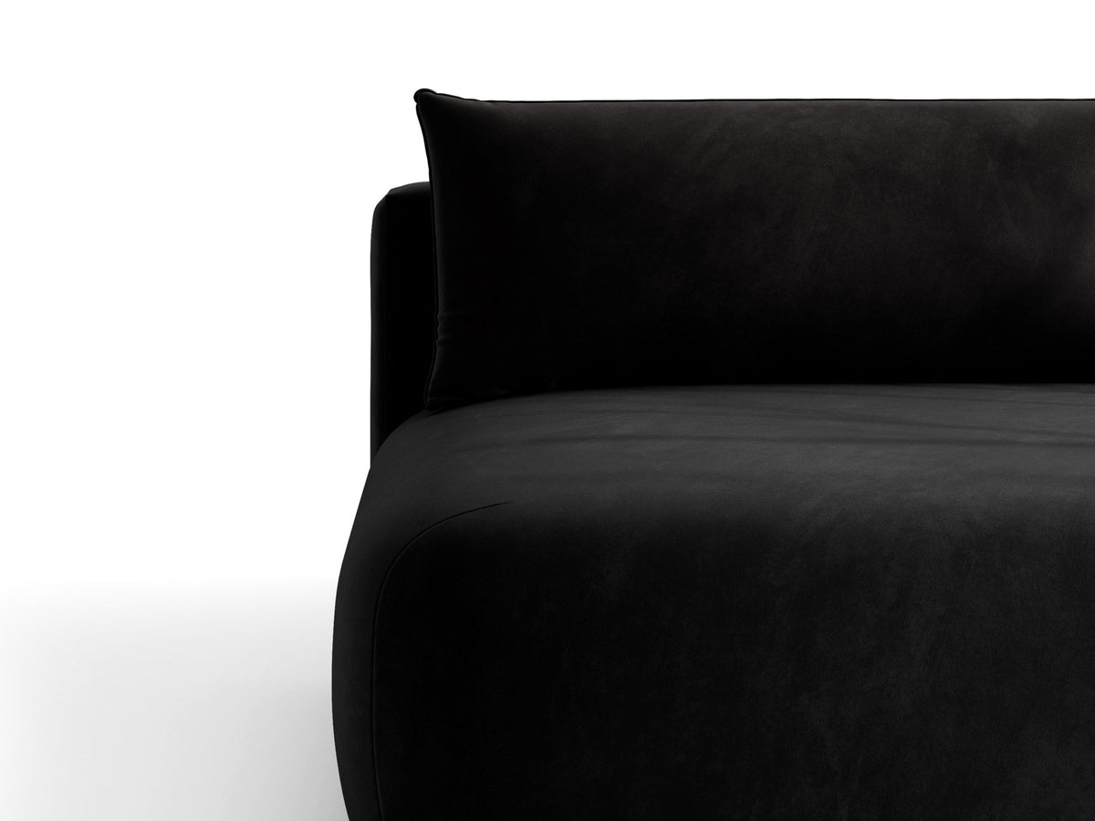Beiges 3er Sofa Hena von Micadoni mit Chenille-Stoff, abgerundeter Form ohne Armlehnen, Kunststoffbeinen und sichtbarem Bettkasten.