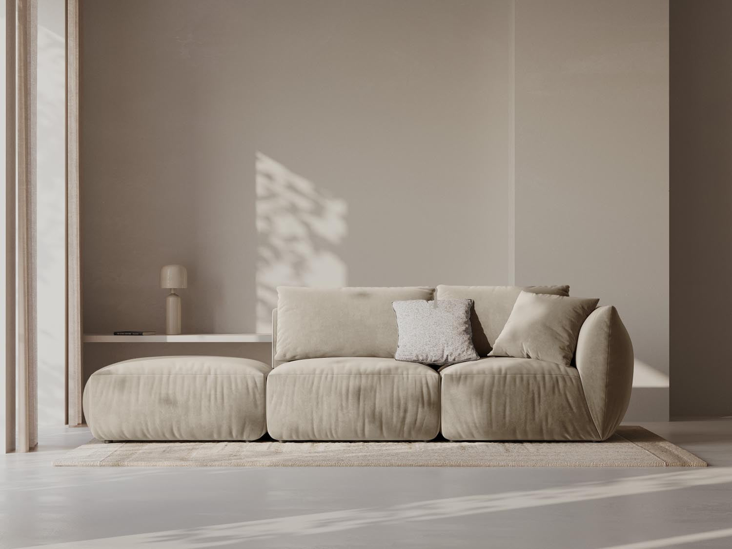 Elegantes Chris Velour 3-Sitzer Sofa in Ecru-Casino, ideal für stilvolle Wohnräume, präsentiert von Micadoni.