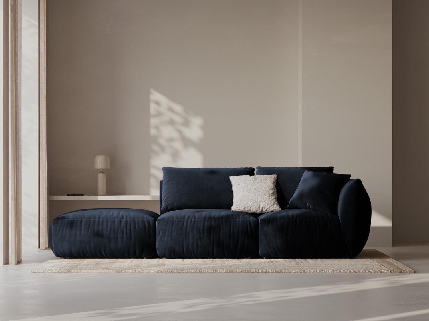 Elegantes Chris Velour 3-Sitzer Sofa in Royal Blue-Casino, linksseitig, ideal für stilvolle Wohnräume, von Micadoni.