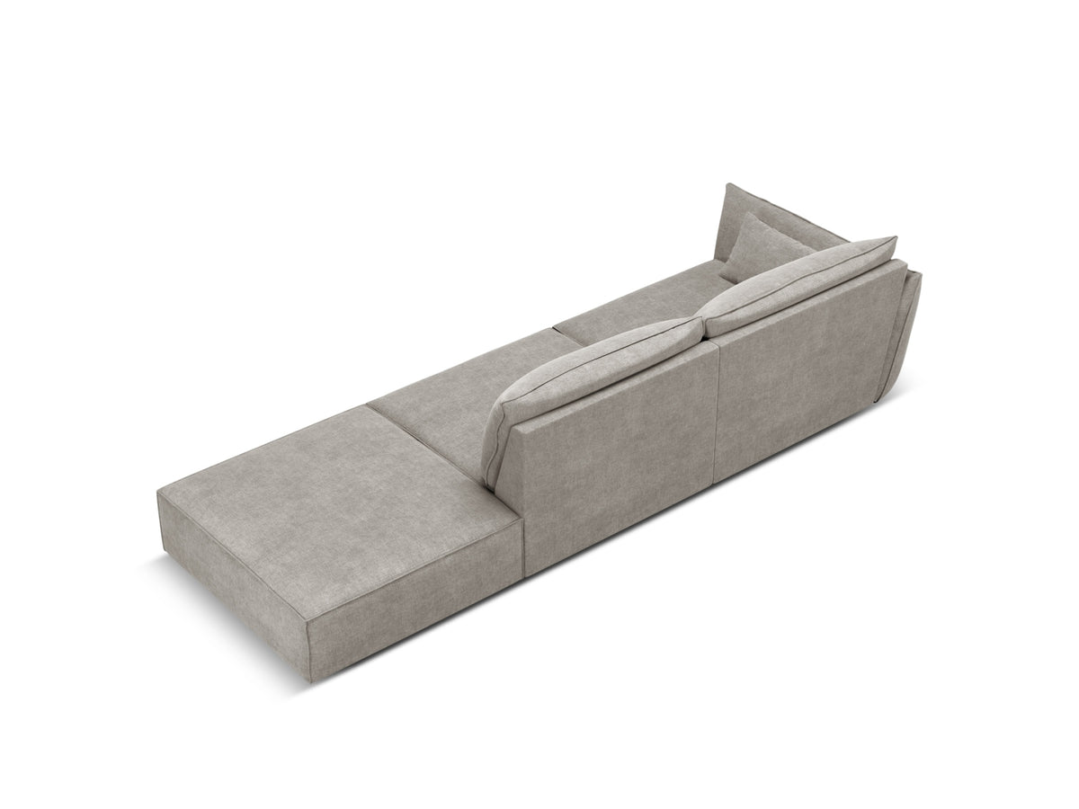 Kaelle Sofa rechts 4 Sitzer in Light Grey-Over The Horizon präsentiert im Onlineshop von KAQTU Design AG. L-Sofa rechts ist von Micadoni