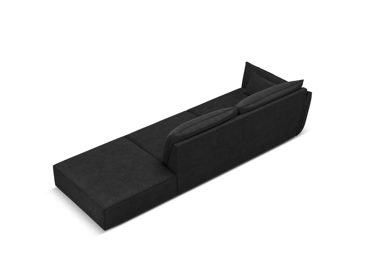 Kaelle Sofa rechts 4 Sitzer in Black-Over The Horizon präsentiert im Onlineshop von KAQTU Design AG. L-Sofa rechts ist von Micadoni