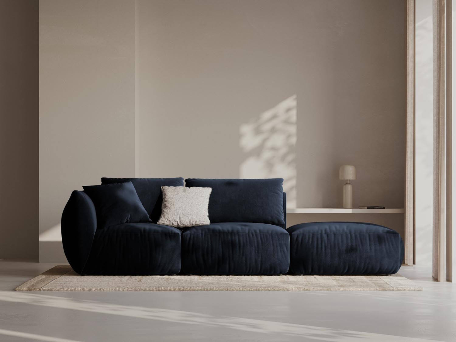 Elegantes Chris Velour Modular Sofa in Royal Blue-Casino, 3-Sitzer, ideal für stilvolle Wohnräume, präsentiert von KAQTU Design AG.