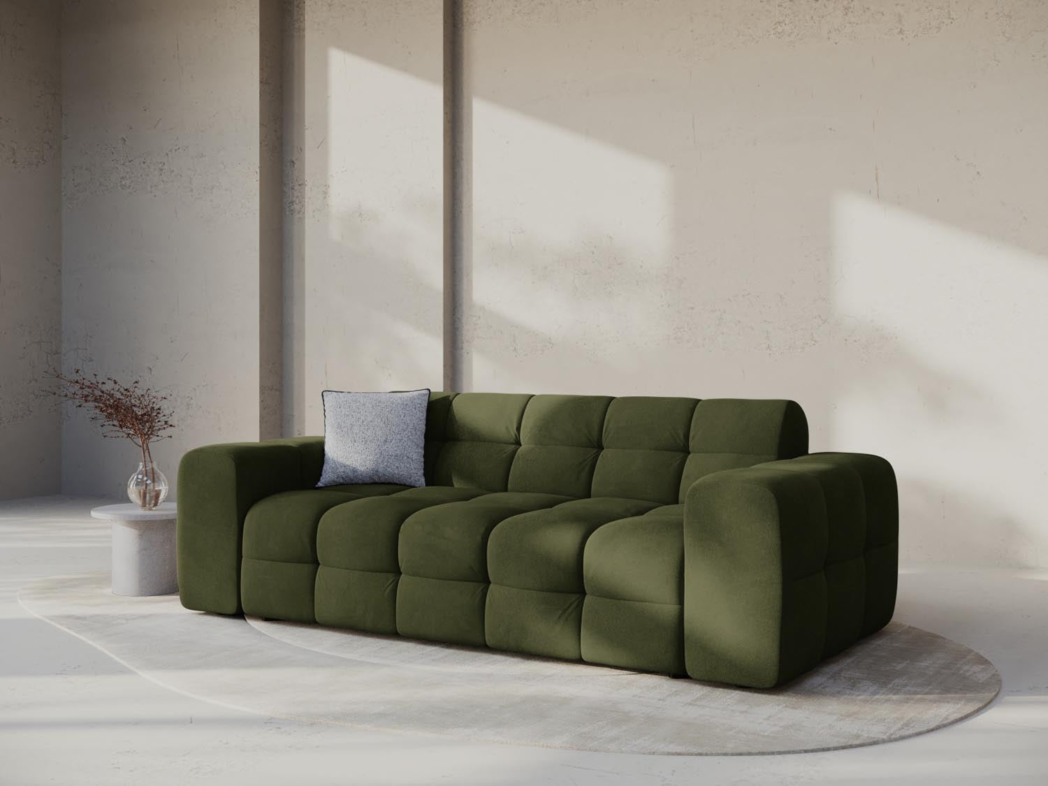 Elegantes Kendal Velour Sofa in Army Green, 3-Sitzer von Micadoni, ideal für stilvolle Wohnräume und gemütliche Abende.