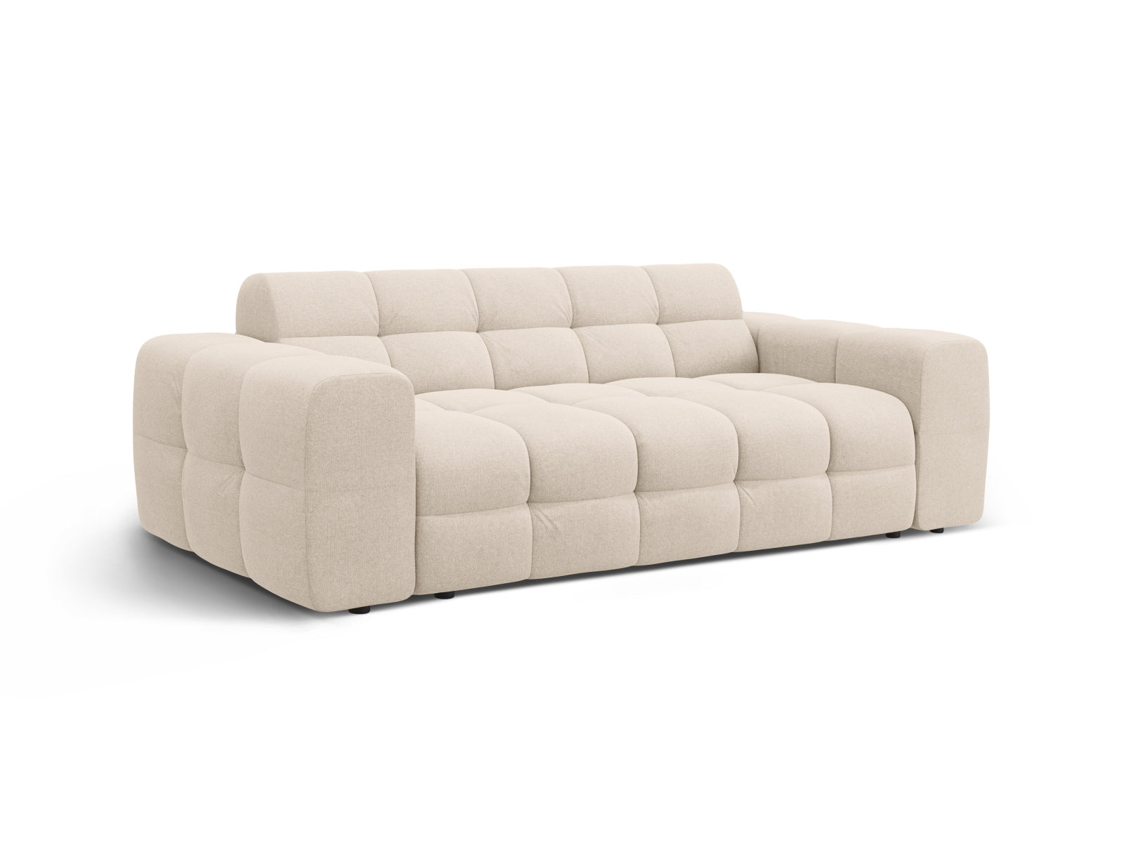 Kendal 3-Sitzer Sofa in zartem Beige, perfekt für zeitgemäße Wohnräume, vereint Komfort und modernes Design.