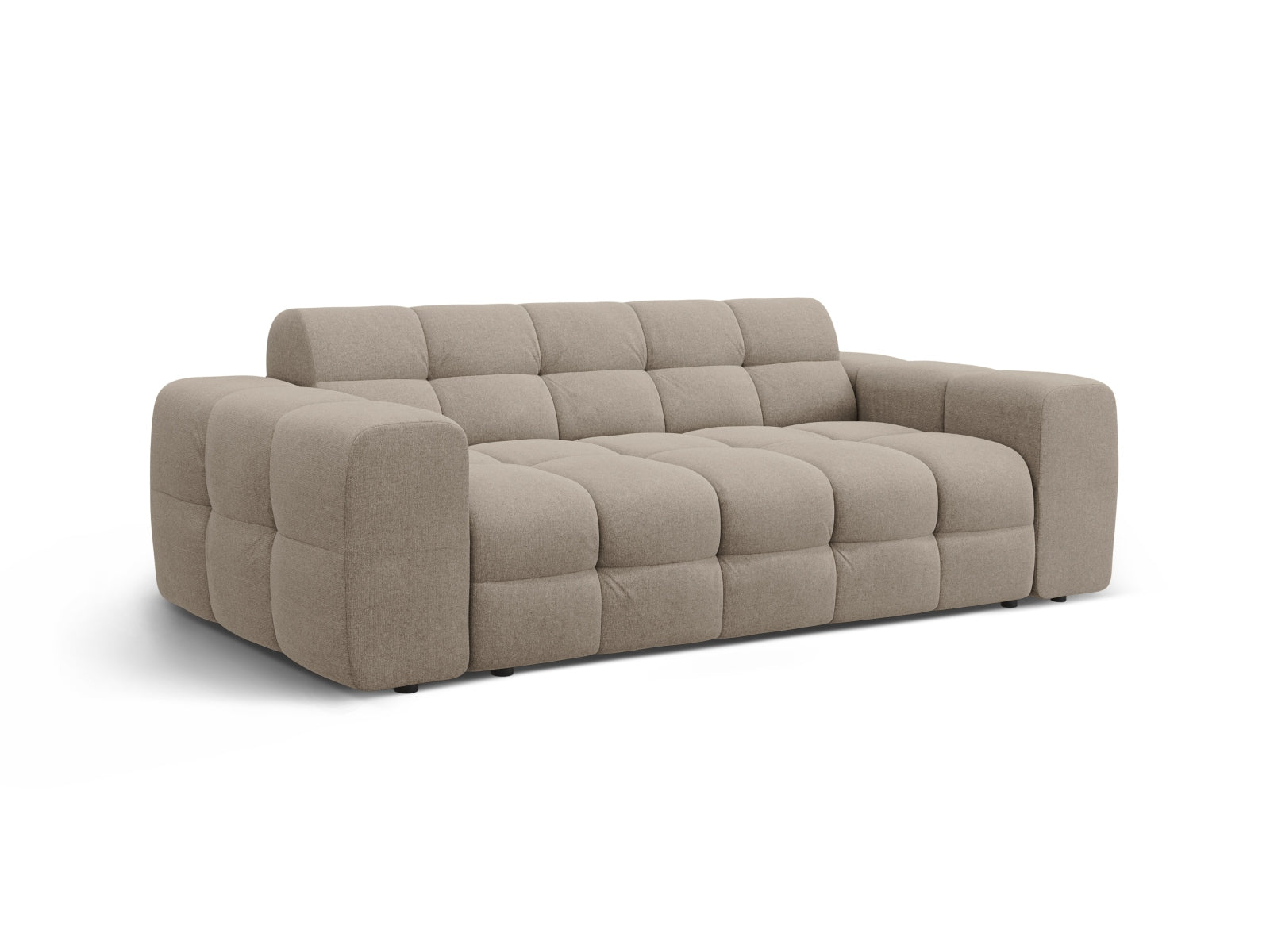 Modernes Kendal 3-Sitzer Sofa in sanftem Dunkelbeige, ideal für stilvolle Wohnräume. Hochwertige Materialien und elegantes Design von Micadoni.