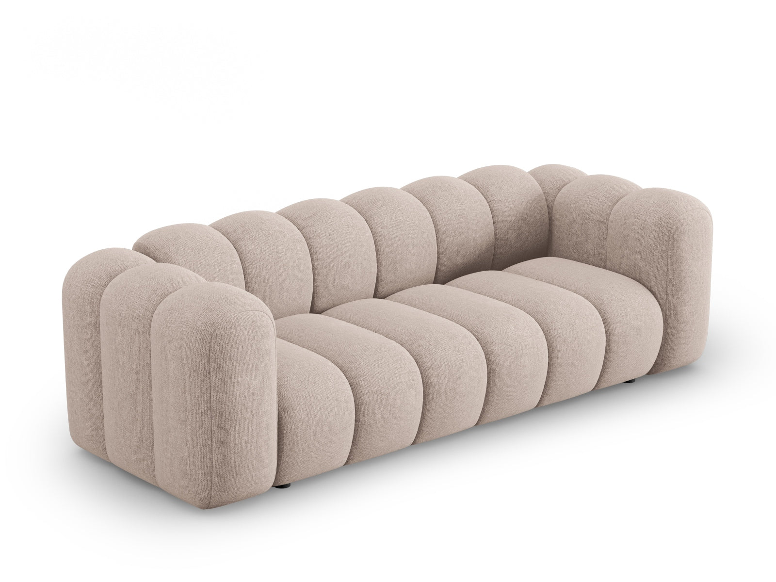 Erleben Sie das Lupine Sofa 3 Sitzer von Micadoni – ein elegantes, komfortables Möbelstück, das Ihrem Wohnraum Stil und Gemütlichkeit verleiht.