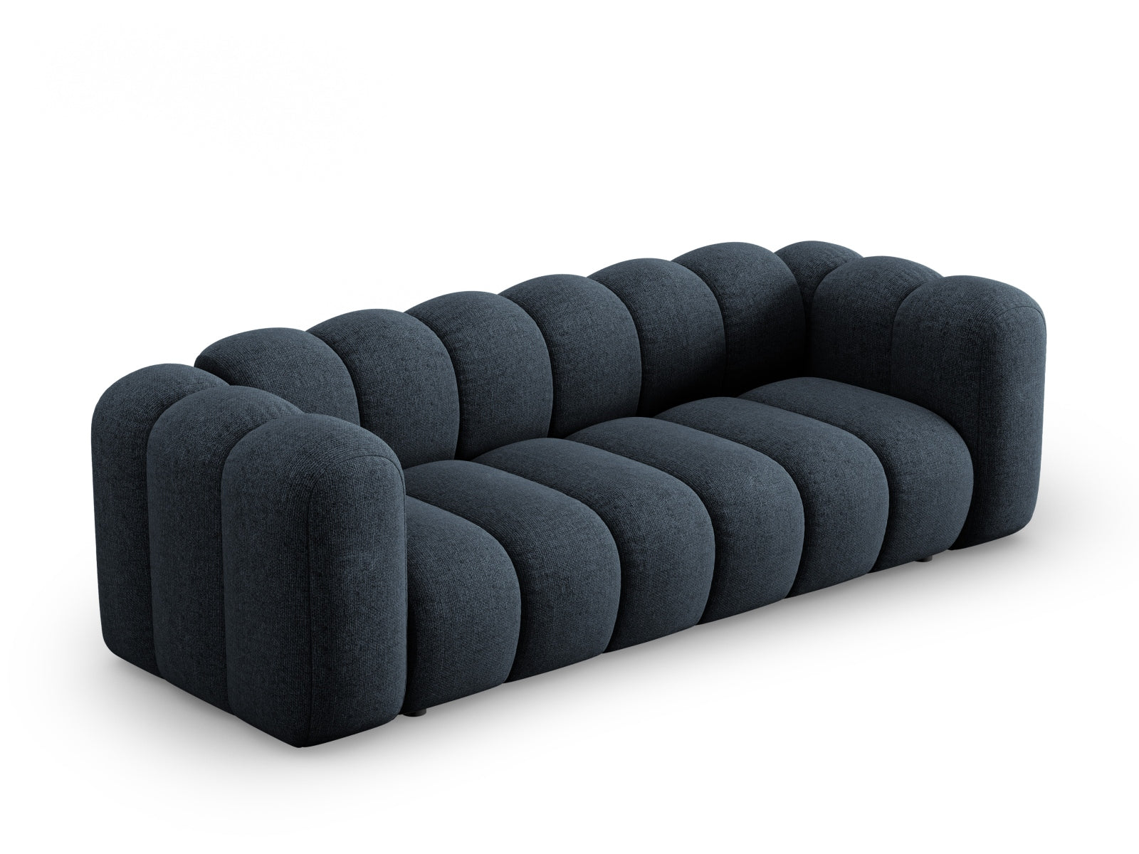 Erleben Sie das Lupine Sofa 3 Sitzer von Micadoni – ein elegantes, komfortables Möbelstück, das jedem Raum Stil und Gemütlichkeit verleiht.