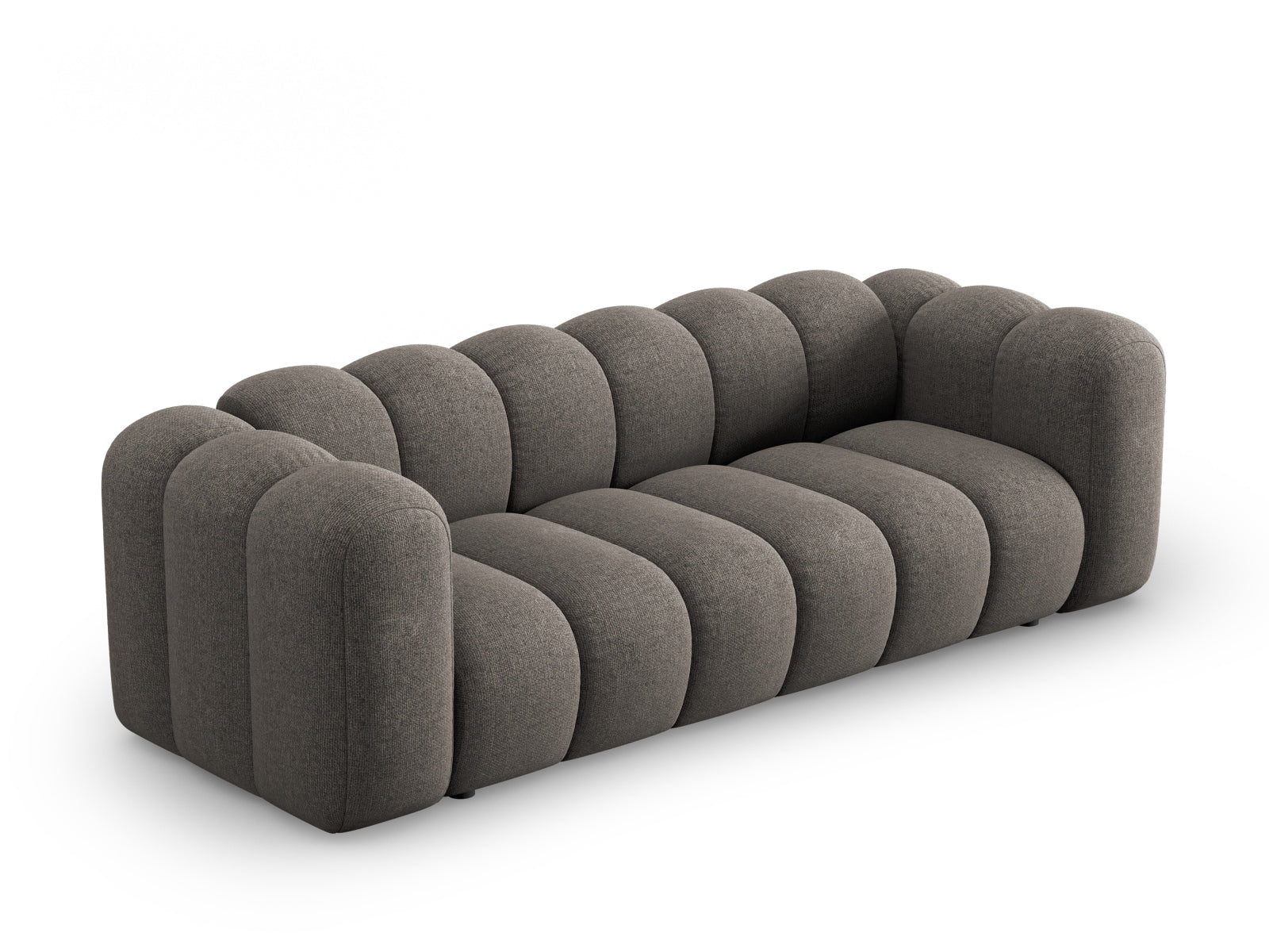 Erleben Sie das Lupine Sofa 3 Sitzer von Micadoni – ein elegantes, komfortables Möbelstück, das Ihrem Wohnraum Stil und Gemütlichkeit verleiht.