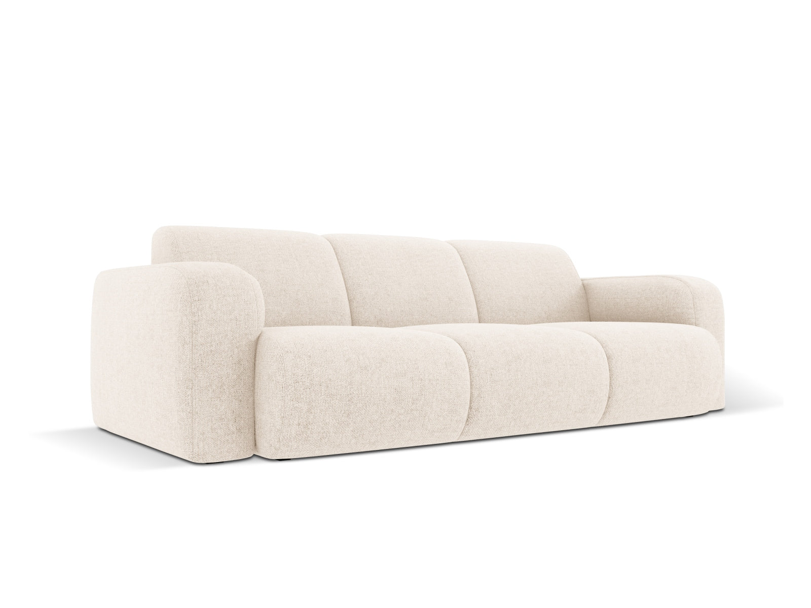 Erleben Sie das Molino Sofa 3 Sitzer von Micadoni – eine harmonische Verbindung aus modernem Design, erstklassigem Komfort und vielfältigen Stoff- und Farbvarianten für Ihr stilvolles Wohnzimmer.