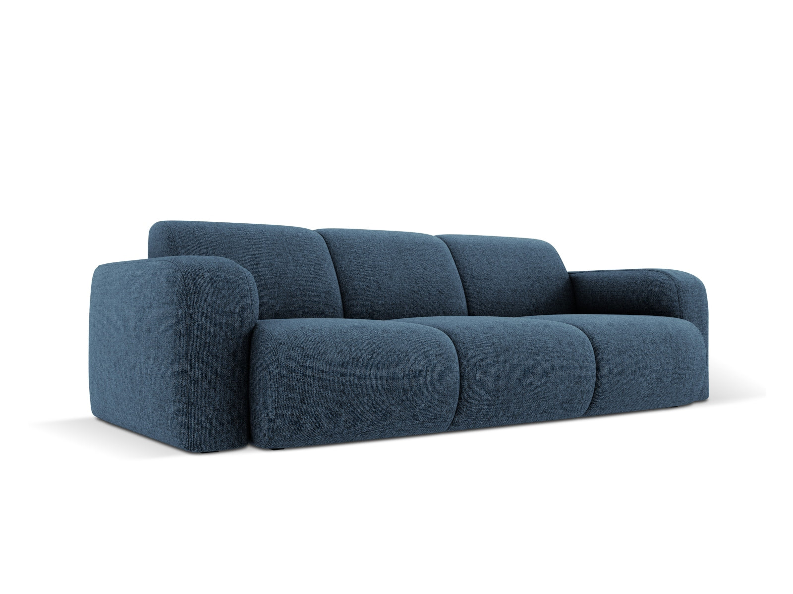 Erleben Sie das Molino Sofa 3 Sitzer von Micadoni – eine harmonische Verbindung aus modernem Design, erstklassigem Komfort und vielfältigen Stoff- und Farbvarianten für Ihr stilvolles Wohnzimmer.