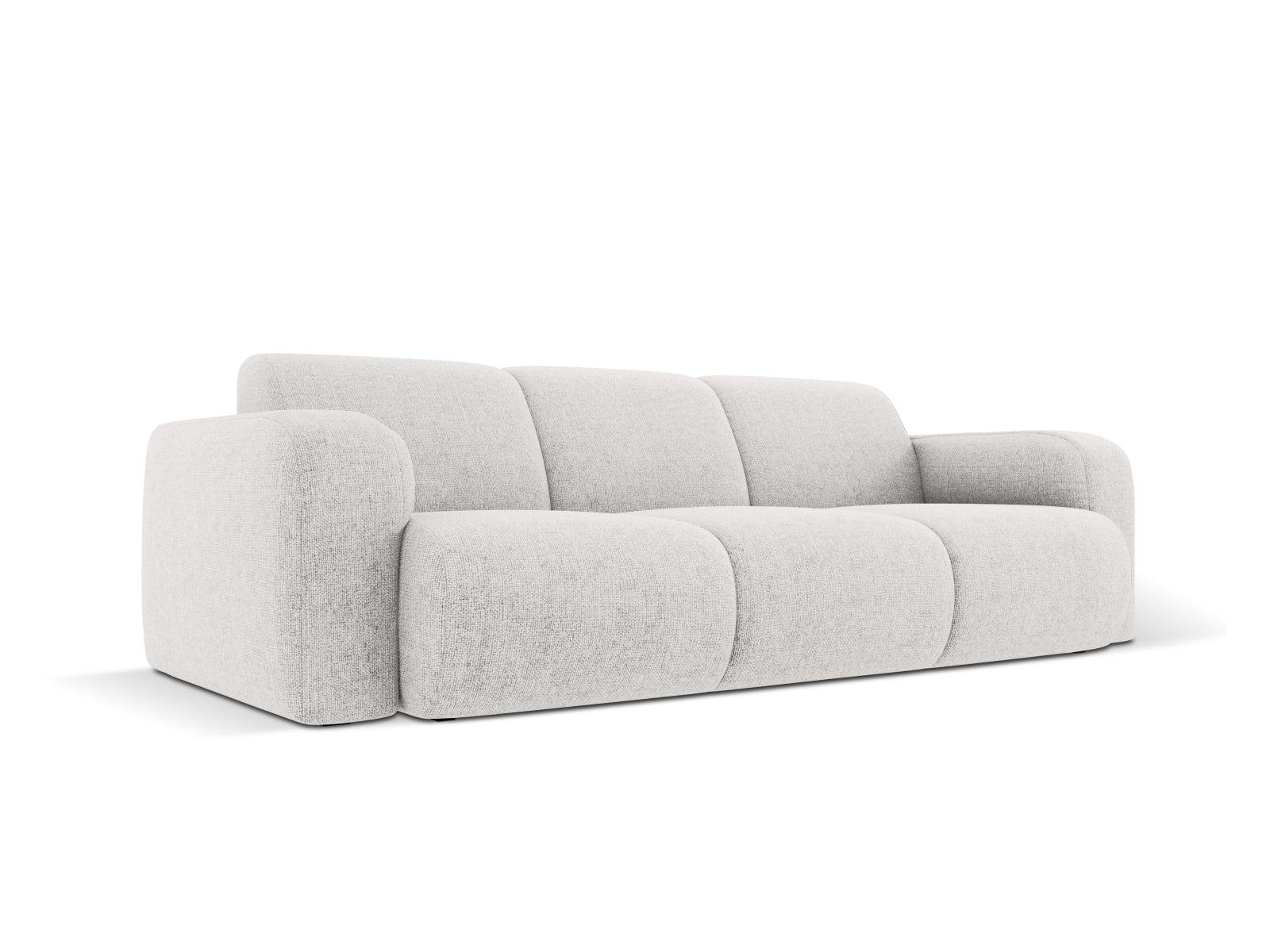 Erleben Sie das Molino Sofa 3 Sitzer von Micadoni – eine harmonische Verbindung aus modernem Design, erstklassigem Komfort und vielfältigen Stoff- und Farbvarianten für Ihr stilvolles Wohnzimmer.