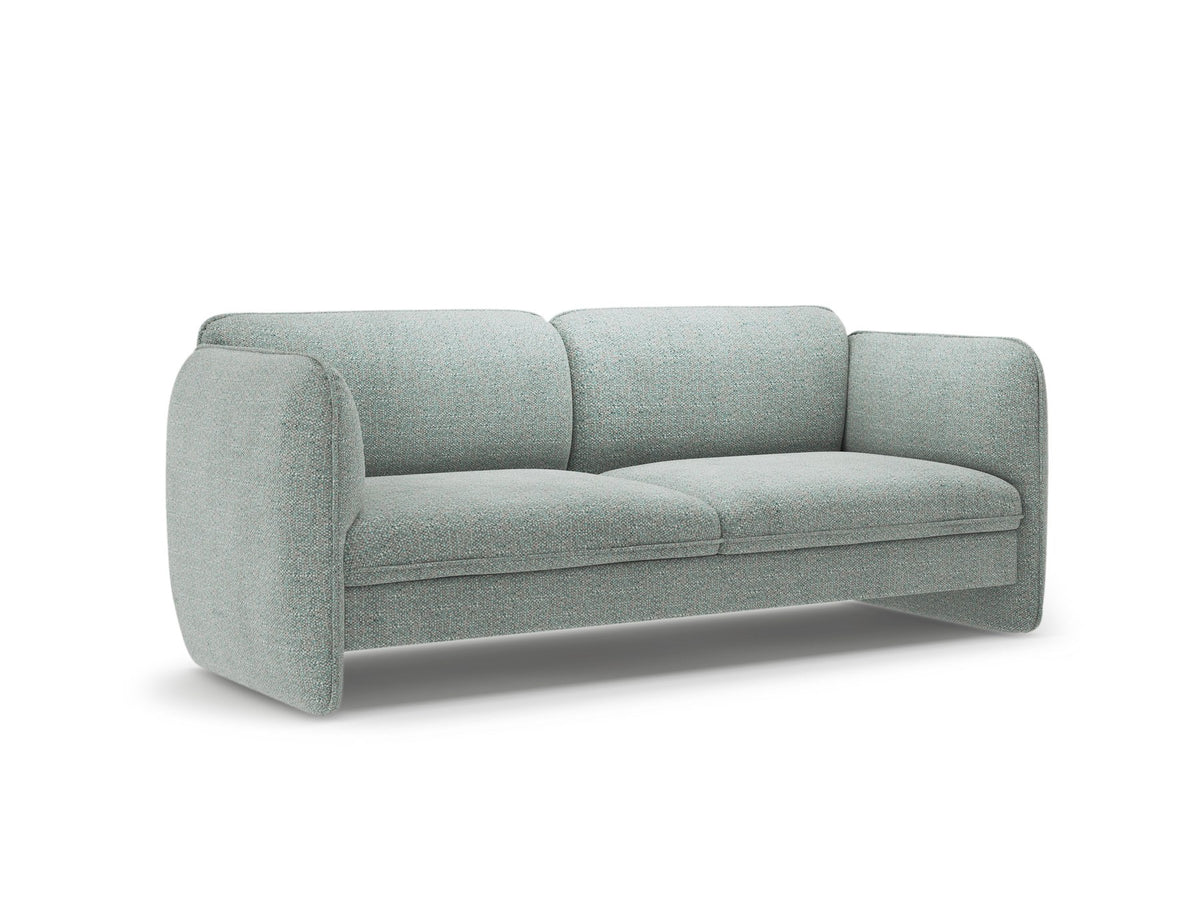Kobaltblaues 3er Sofa Georgia von Micadoni mit Samtvelours-Bezug, schwarzen Kunststoffbeinen und gepolsterten Armlehnen als Sitzfläche.