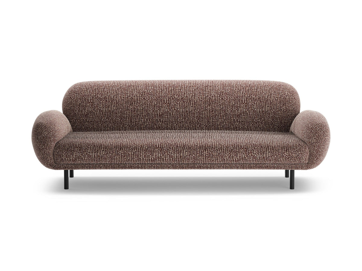 Weisses 3er Sofa Poppy von Micadoni mit strukturiertem Bouclé-Stoff, abgerundeter Silhouette und schlanken schwarzen Metallbeinen.