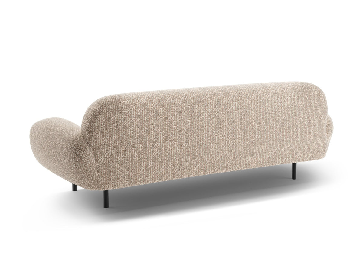 Weisses 3er Sofa Poppy von Micadoni mit strukturiertem Bouclé-Stoff, abgerundeter Silhouette und schlanken schwarzen Metallbeinen.