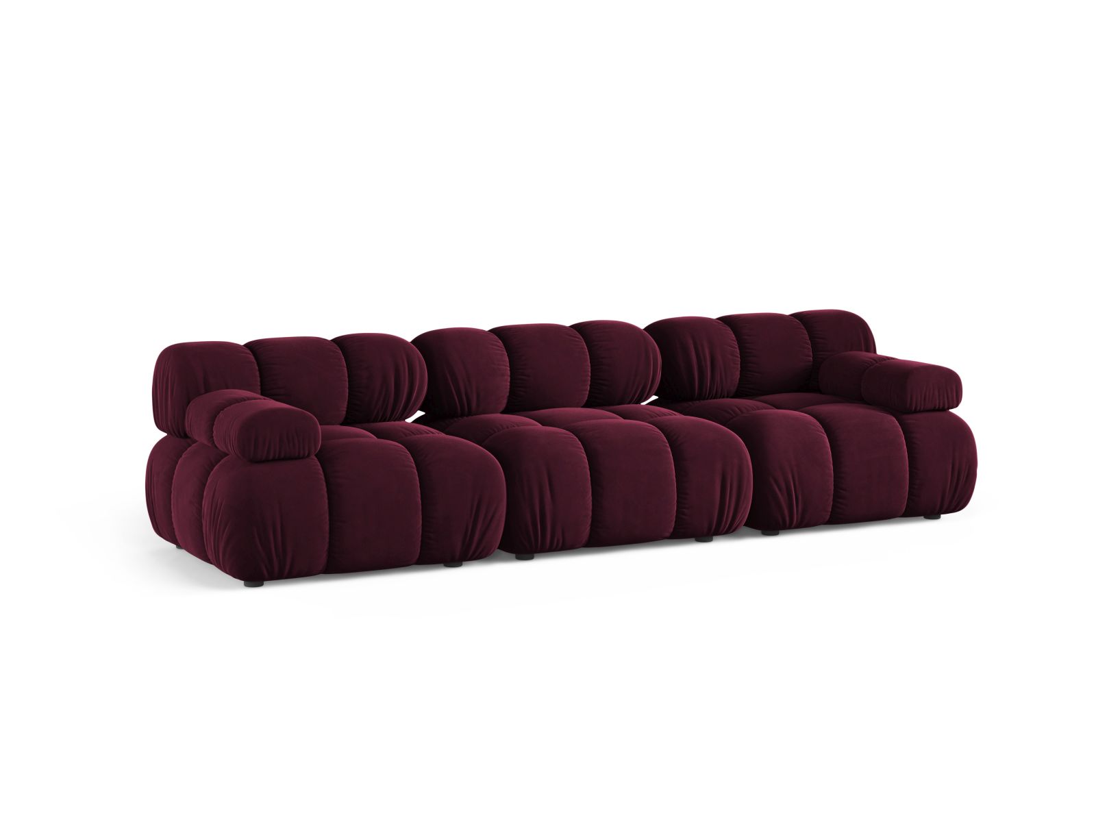 Elegantes 3-Sitzer Sofa Bellis in tiefem Burgunderrot, ideal für stilvolle Wohnräume, erhältlich bei KAQTU Design AG.