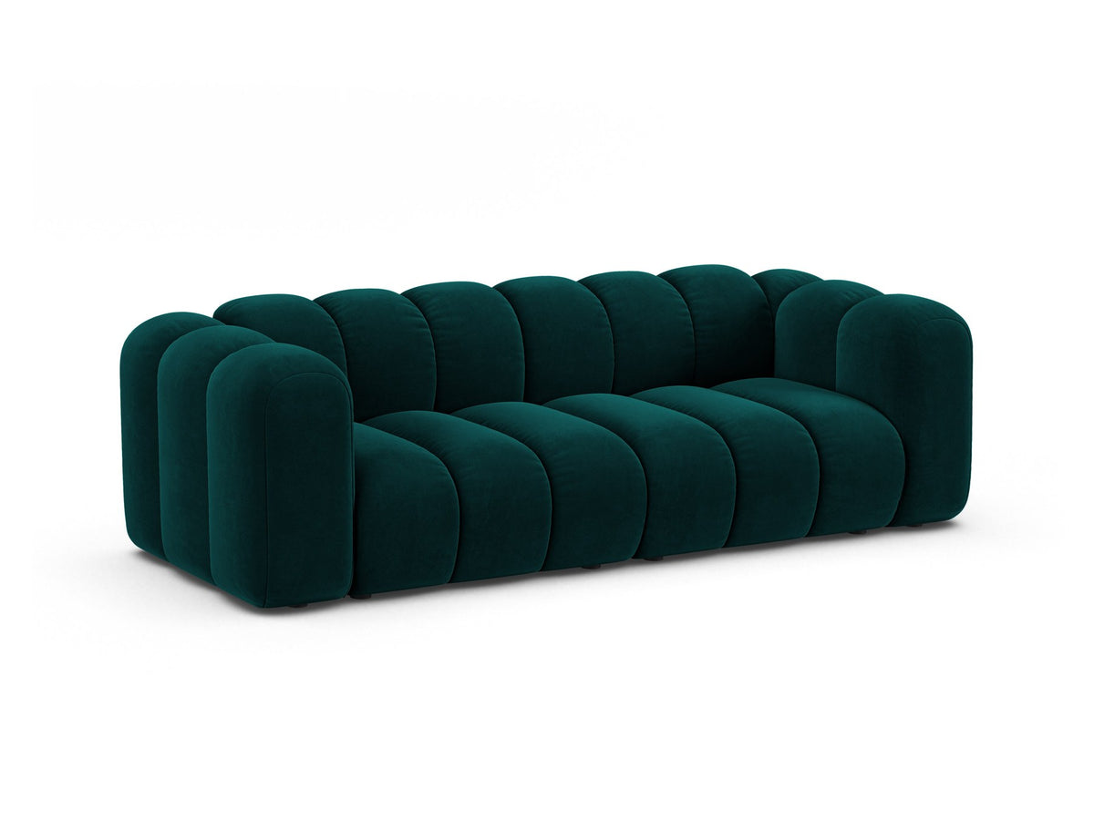 Beigefarbenes 3er Sofa Lupine von Micadoni aus Samtstoff mit schwarzen Kunststoffbeinen, niedriger Rückenlehne und modularem Aufbau.