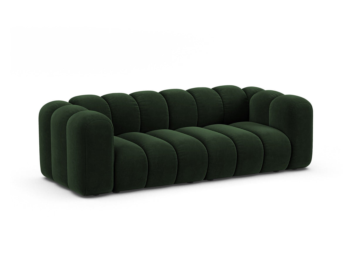 Beigefarbenes 3er Sofa Lupine von Micadoni aus Samtstoff mit schwarzen Kunststoffbeinen, niedriger Rückenlehne und modularem Aufbau.