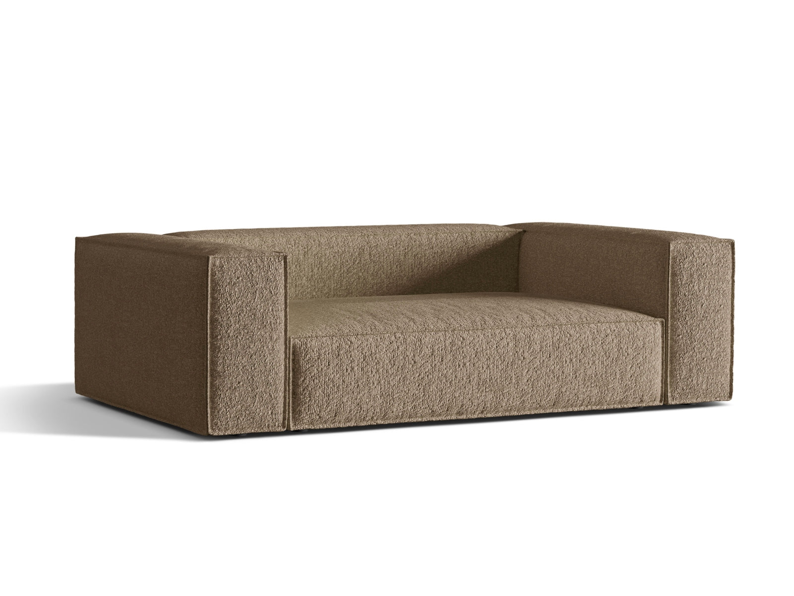Elegantes Nuria Sofa 3 Sitzer in warmem Cappuccino-Ton, ideal für stilvolle Wohnräume, erhältlich bei KAQTU Design AG.