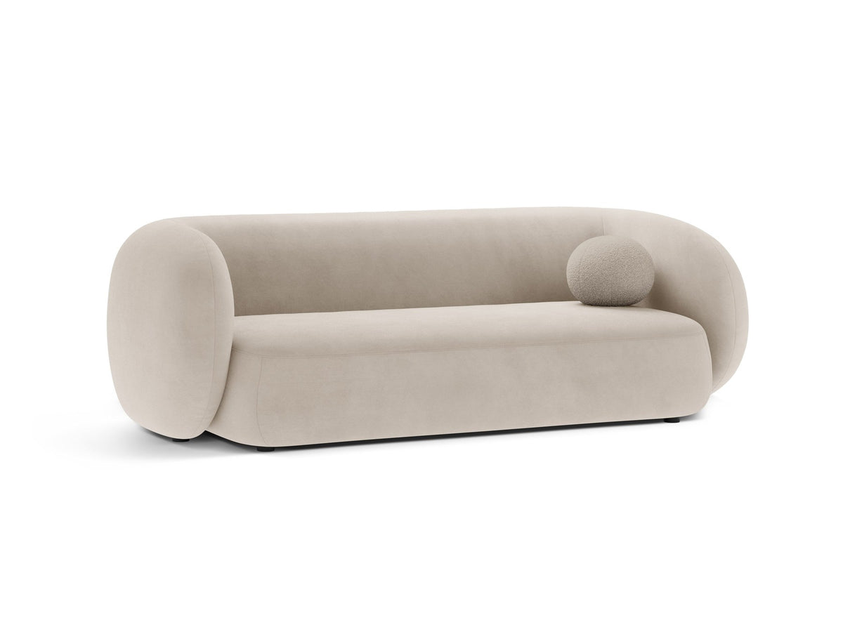 Weisses 3er Sofa Kate von Micadoni mit Bouclé-Stoffbezug, schwarzen Kunststoffbeinen und modularem Aufbau, Frontalansicht.