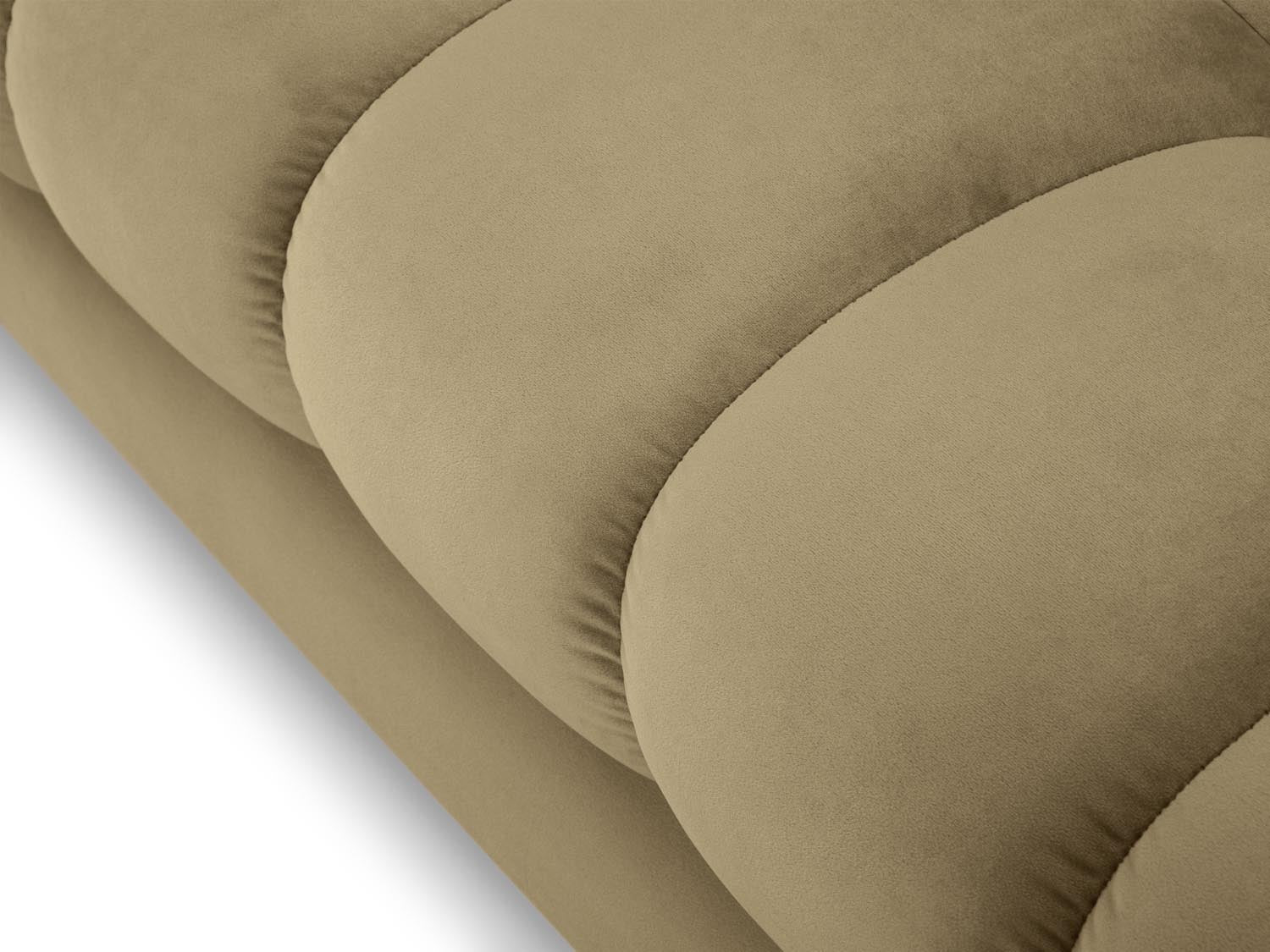 Stilvolles 3-Sitzer Sofa Mamaia aus weichem Velours, harmonische Farbkombination aus Beige und Schwarz für modernes Wohndesign.