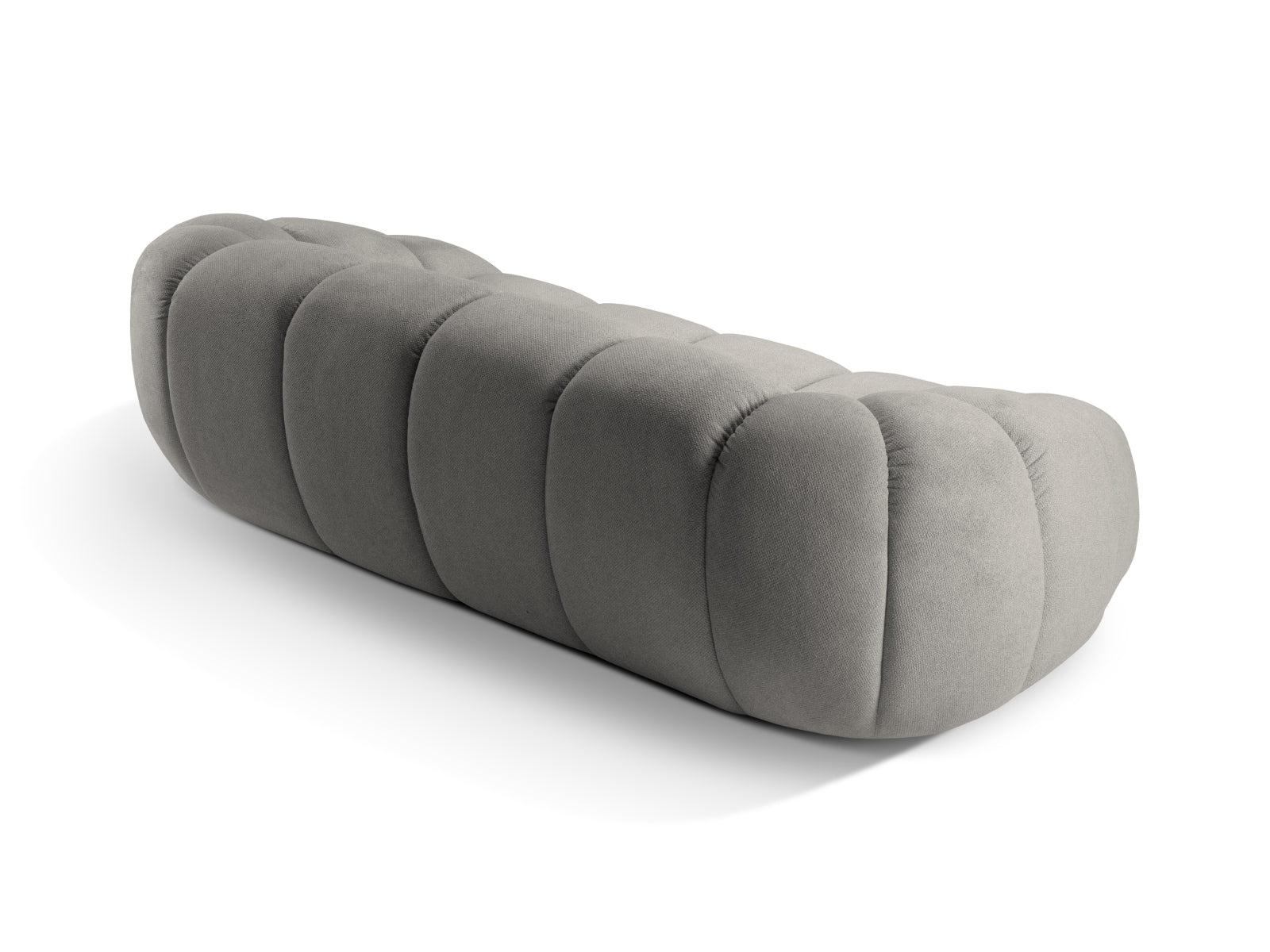 Elegantes 3-Sitzer Sofa "Diana" in sanftem Hellgrau, ideal für stilvolle Wohnräume und entspannte Abende mit Freunden.