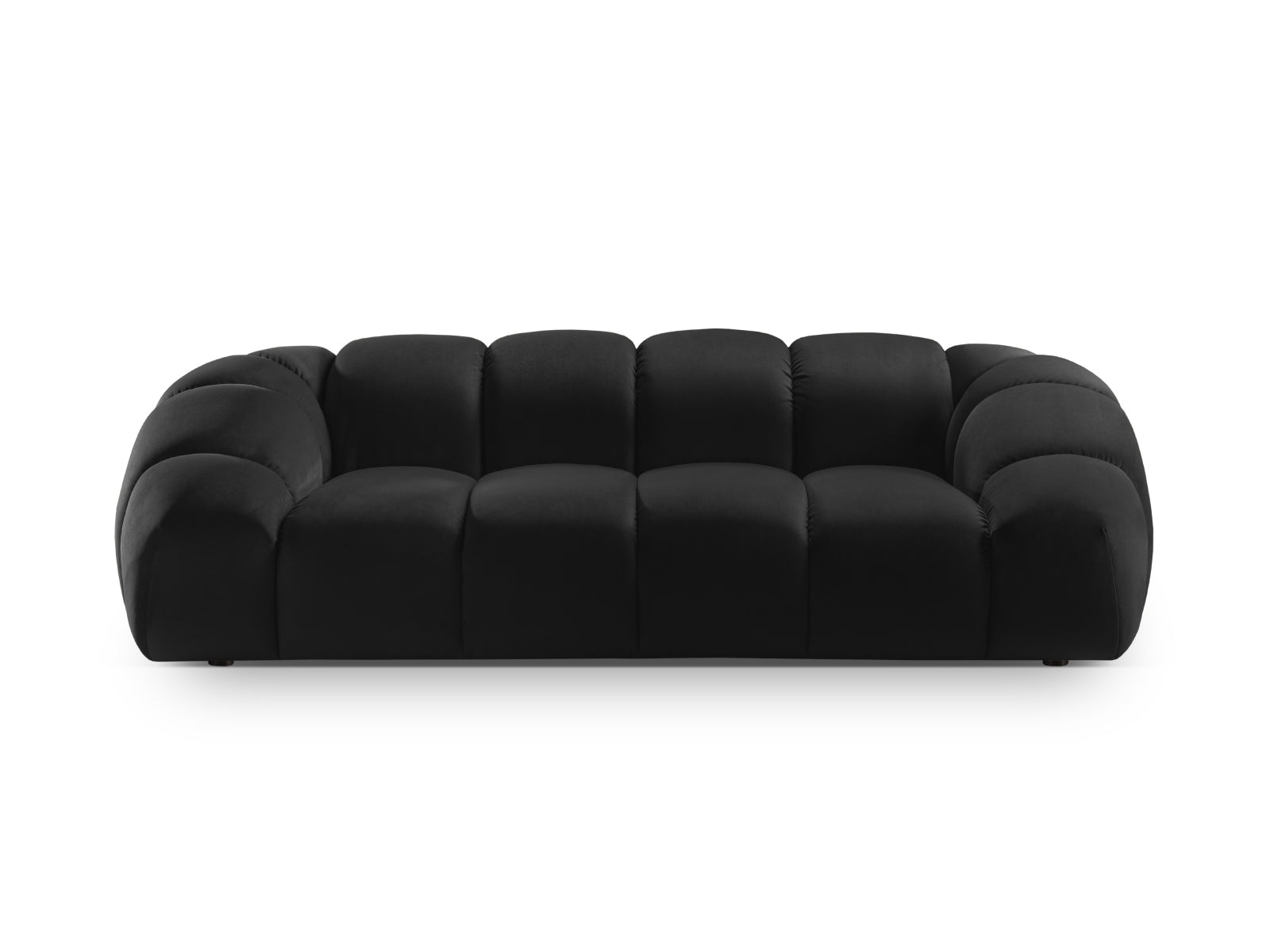 Elegantes 3-Sitzer Sofa Diana von Micadoni, aus weichem Velours, ideal für stilvolle Wohnräume und gemütliche Abende.