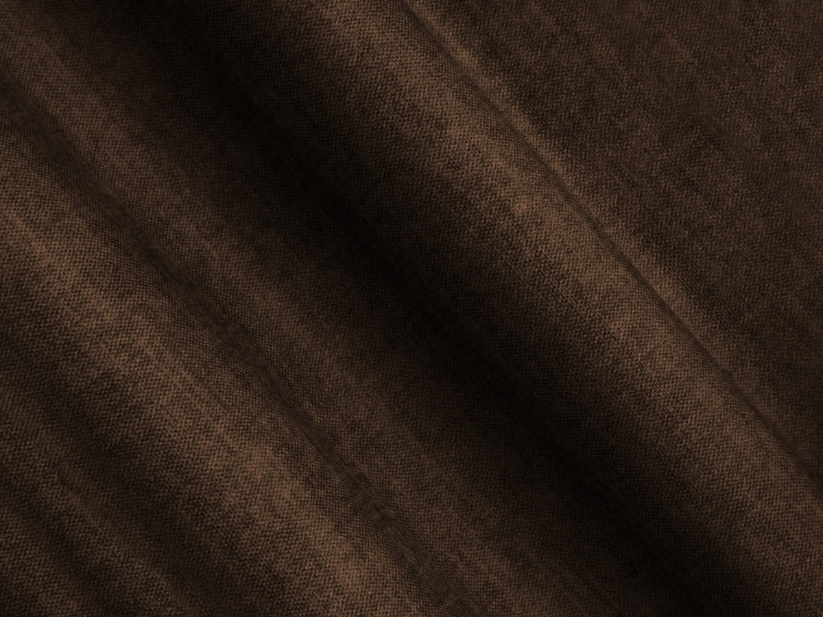 Modulares 4er Sofa Martina XL von Micadoni in Schokolade, Veloursstoff Vogue, schwarze Kunststoffbeine, im Wohnzimmer platziert.