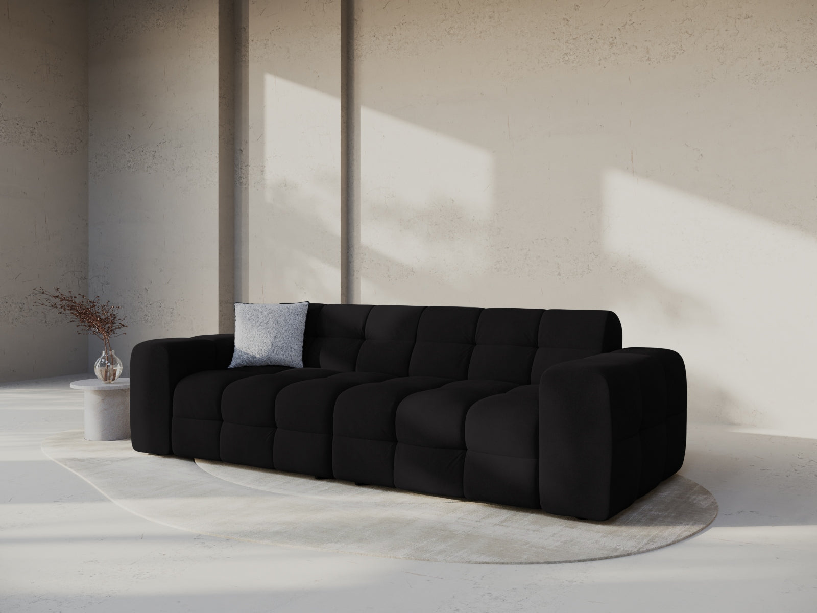 Entdecken Sie das Kendal Velour Sofa 4 Sitzer von Micadoni – stilvolles Design und luxuriöser Komfort für Ihr Wohnzimmer. Ideal für gesellige Abende!
