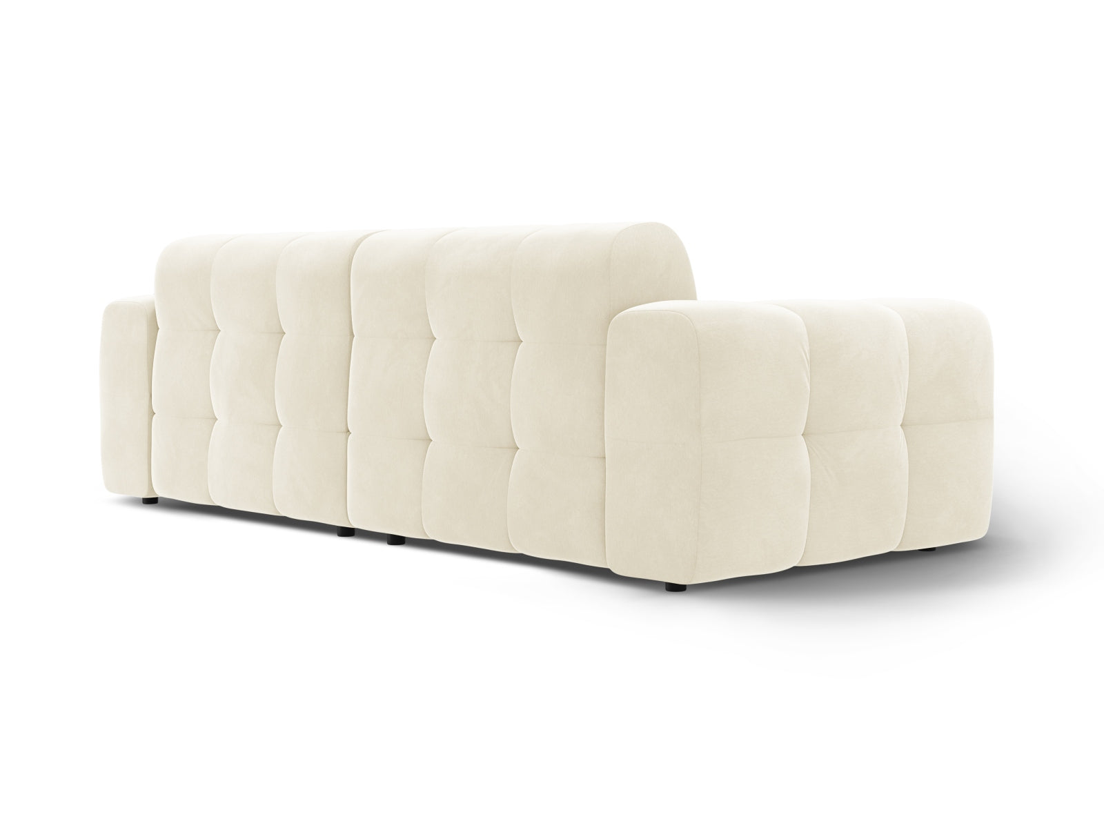 Elegantes Kendal Velour Sofa in zartem Ivory, 4-Sitzer von Micadoni, ideal für stilvolle Wohnräume und gemütliche Abende.