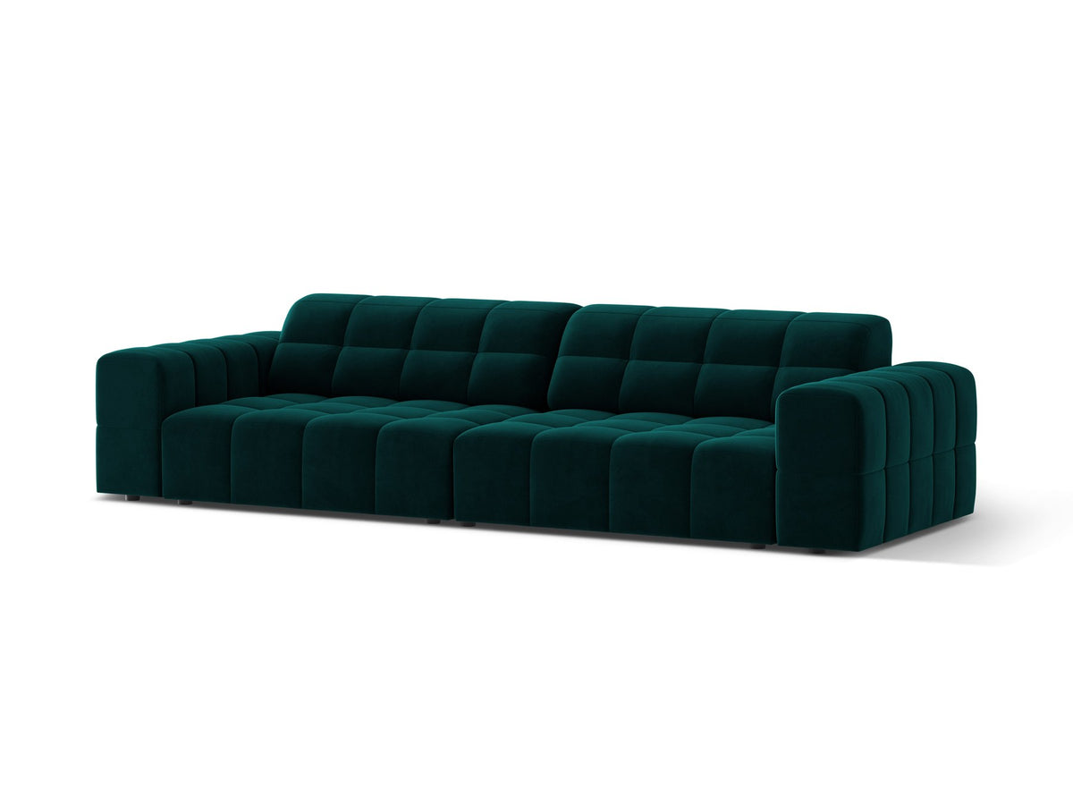 Beigefarbenes 4er Sofa Jennifer von Micadoni mit Samt-ähnlichem Bluvel-Stoff, schwarzen Kunststoffbeinen und gerader Rückenlehne.