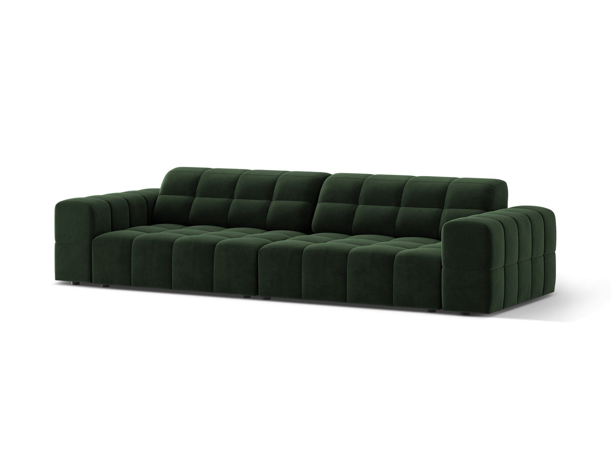 Beigefarbenes 4er Sofa Jennifer von Micadoni mit Samt-ähnlichem Bluvel-Stoff, schwarzen Kunststoffbeinen und gerader Rückenlehne.