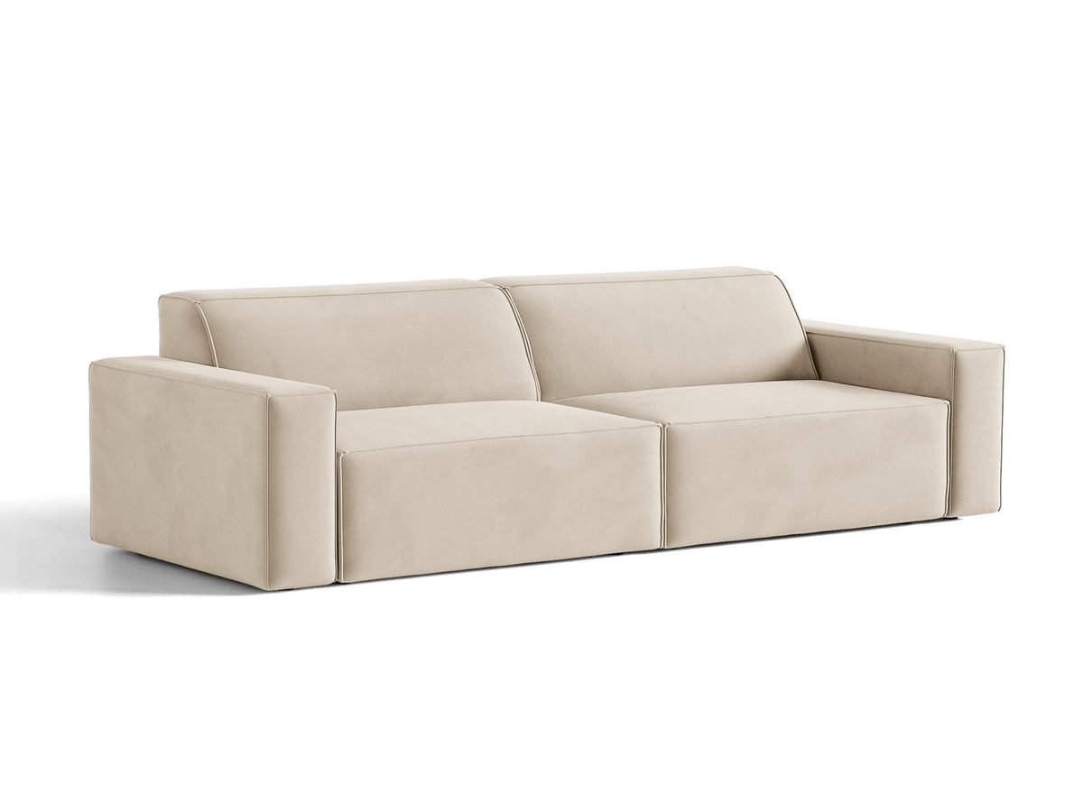 Modulares 4er Sofa Jodie von Micadoni in leichtem Beige mit Venus Samtstoff, schwarzen Kunststoffbeinen und niedriger Rückenlehne.