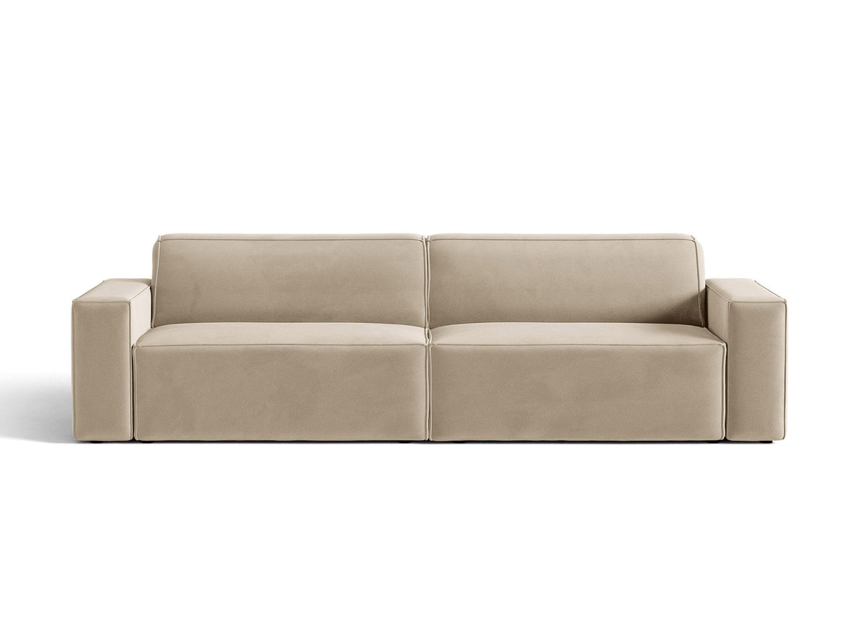 Modulares 4er Sofa Jodie von Micadoni in leichtem Beige mit Venus Samtstoff, schwarzen Kunststoffbeinen und niedriger Rückenlehne.