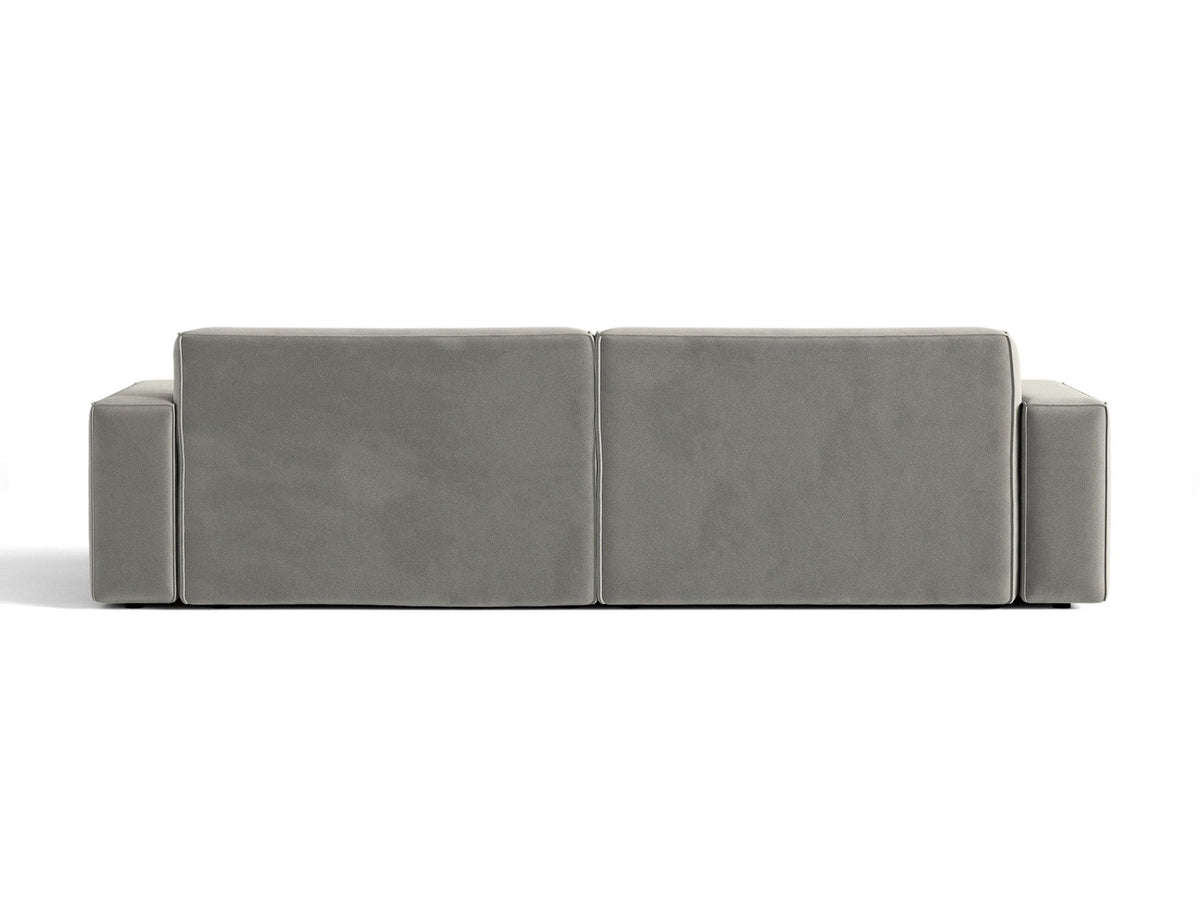 Modulares 4er Sofa Jodie von Micadoni in leichtem Beige mit Venus Samtstoff, schwarzen Kunststoffbeinen und niedriger Rückenlehne.
