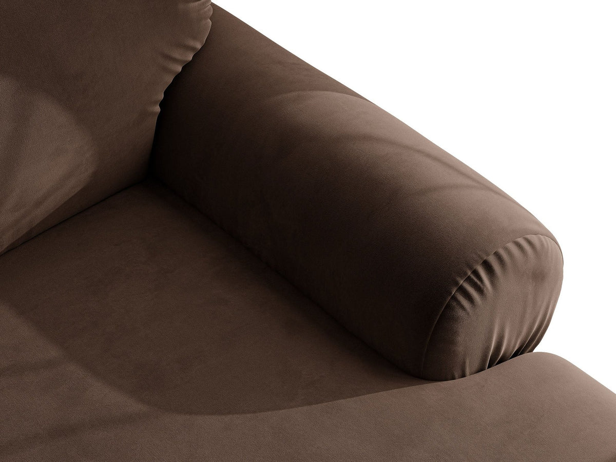 Beiges 4er Sofa Ophelia von Micadoni mit Liberty-Stoffbezug, niedriger Rückenlehne und schwarzen Kunststoffbeinen aus Polypropylen.