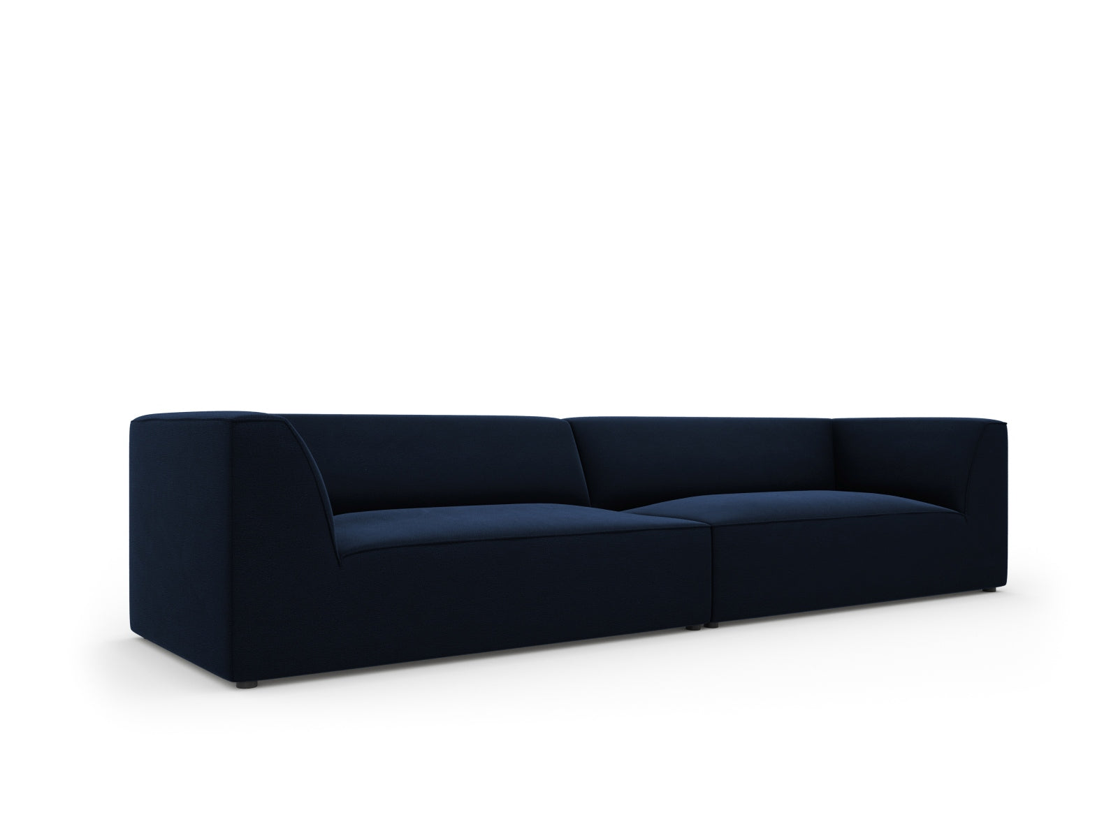 Elegantes 4-Sitzer Sofa aus Ruby Velours in tiefem Rot, ideal für stilvolle Wohnzimmer. Exquisite Qualität und modernes Design von Micadoni.