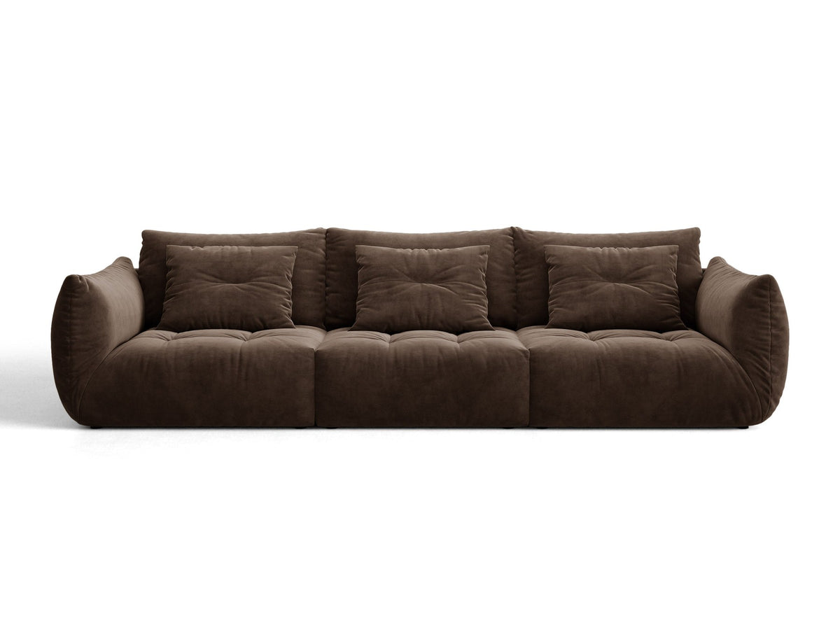 Modulares 4er Sofa Bloom von Micadoni in leichtem Beige, Bezug aus Casino-Velours, schwarze Kunststoffbeine, gepolsterte Rückenkissen.