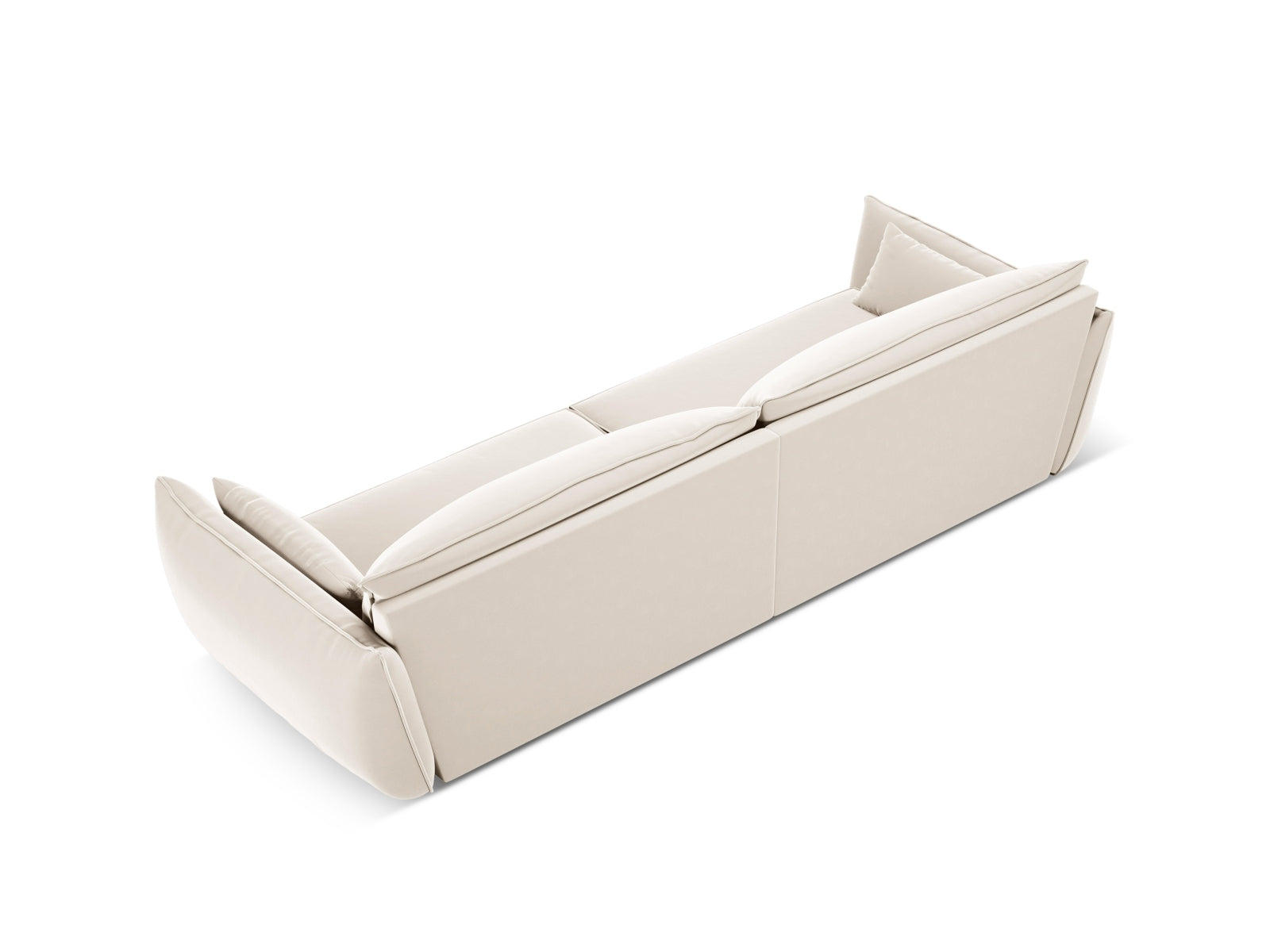 Modernes Kaelle 4-Sitzer Sofa in sanftem Beige-Bluvel, perfekt für gemütliche und stilvolle Wohnzimmergestaltung von Micadoni.