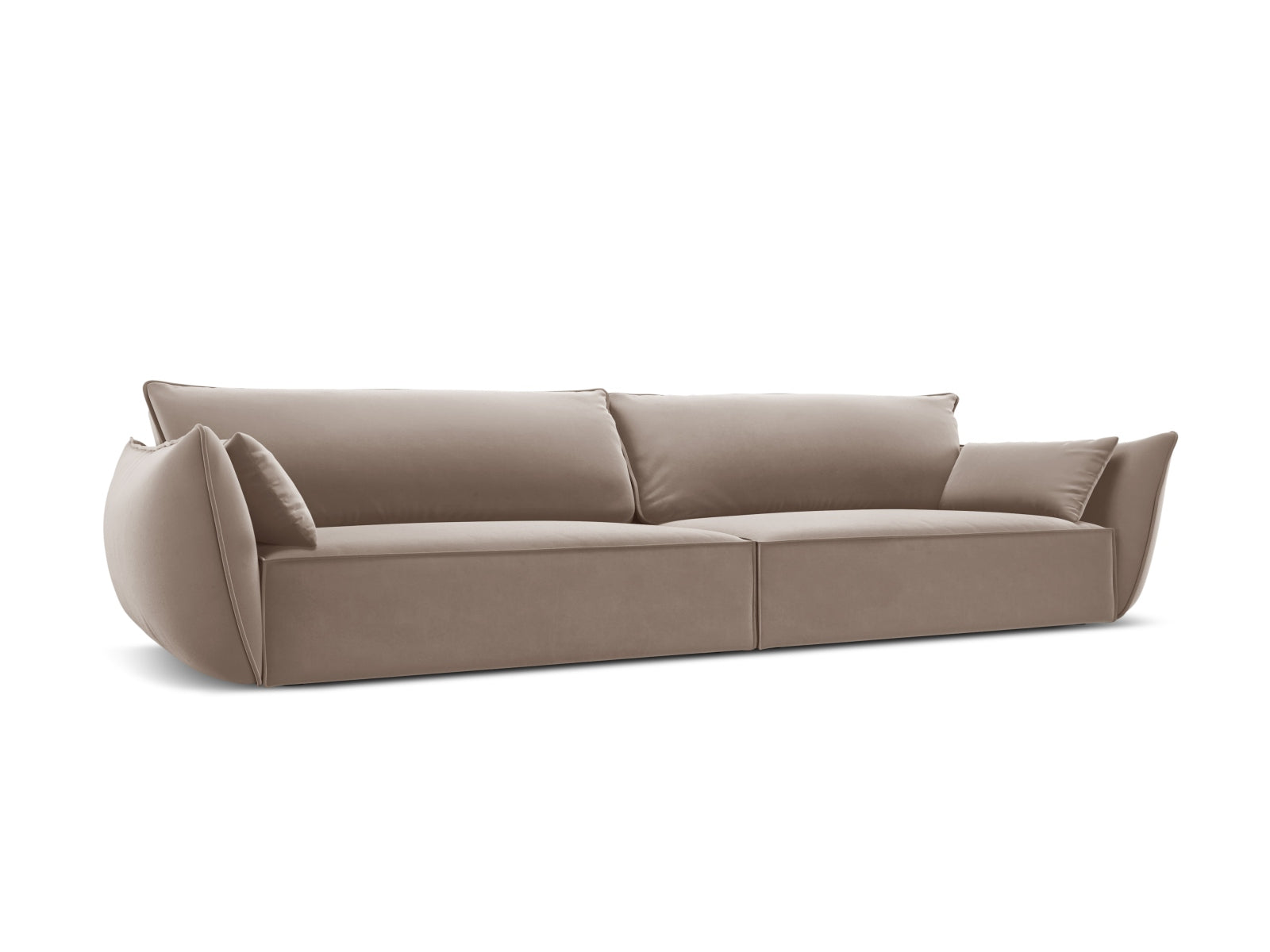 Elegantes Kaelle 4-Sitzer Sofa in stilvollem Cappuccino-Bluvel, ideal für moderne Wohnräume, erhältlich bei KAQTU Design AG.