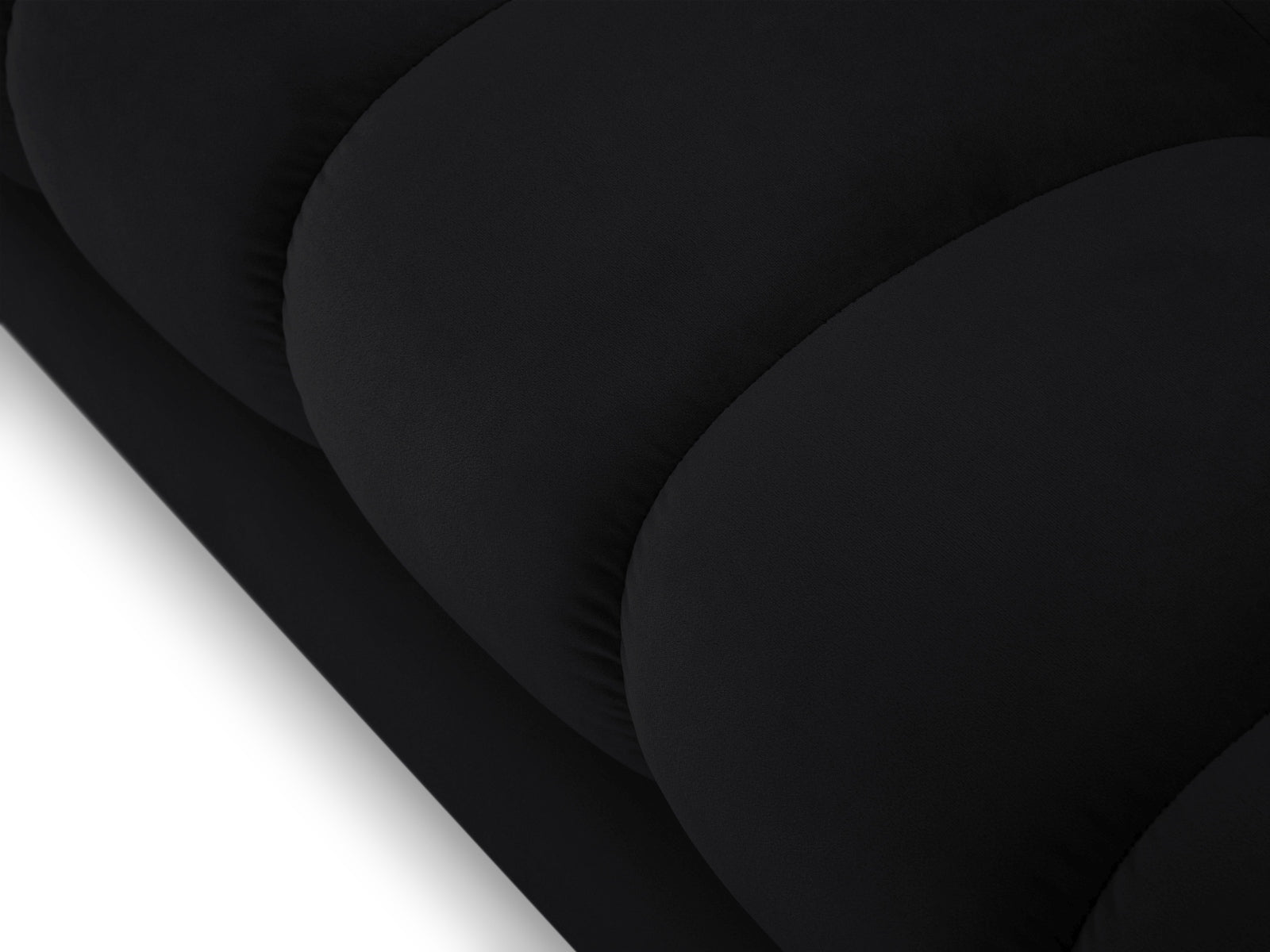 Mamaia Velour Sofa 4 Sitzer in Black/Schwarz-Bluvel präsentiert im Onlineshop von KAQTU Design AG. 4er Sofa ist von Micadoni