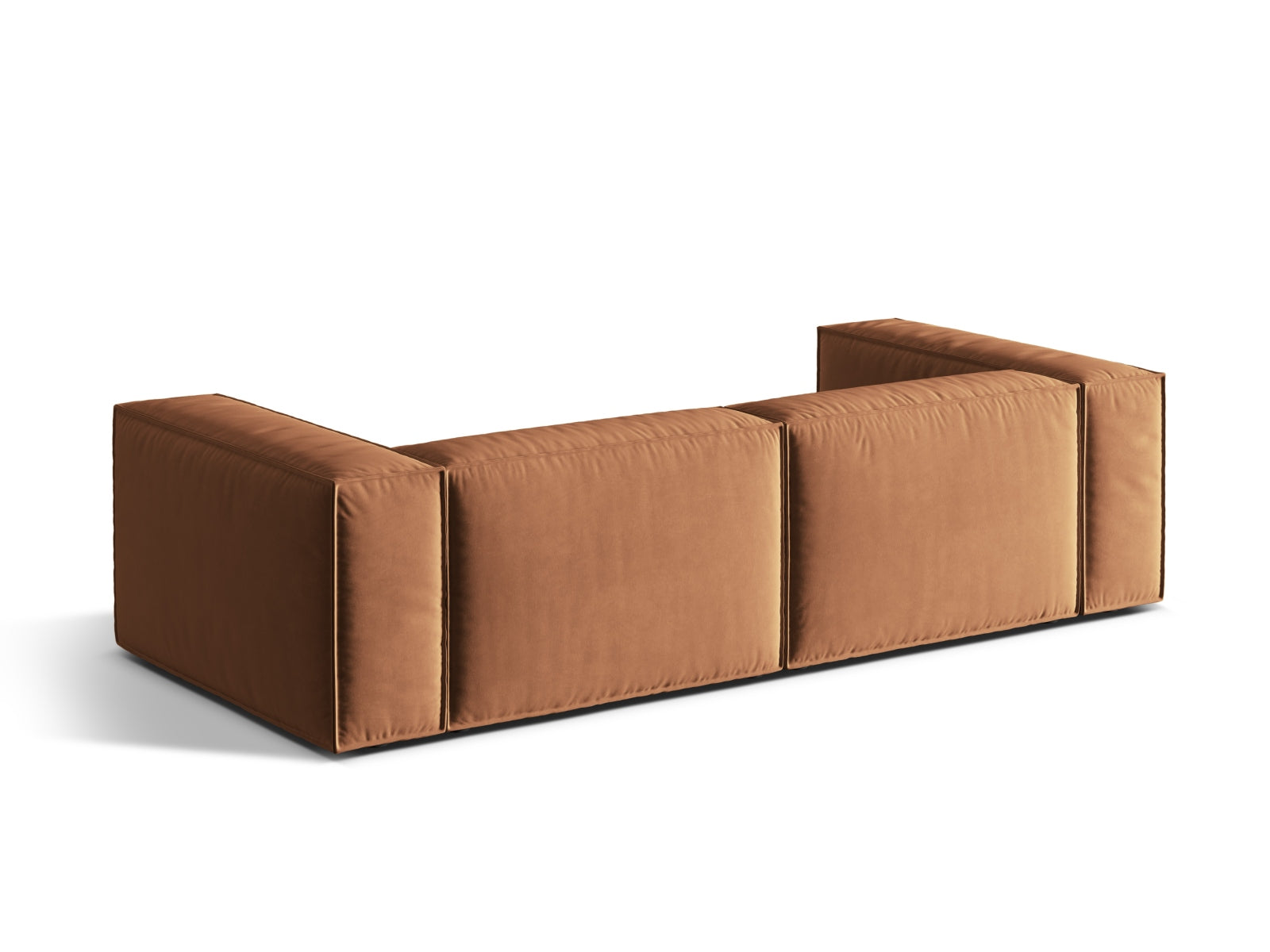 Stilvolles 4-Sitzer Velour Sofa Nuria in warmem Honigton, perfekt für entspannte Stunden und moderne Wohnkonzepte.